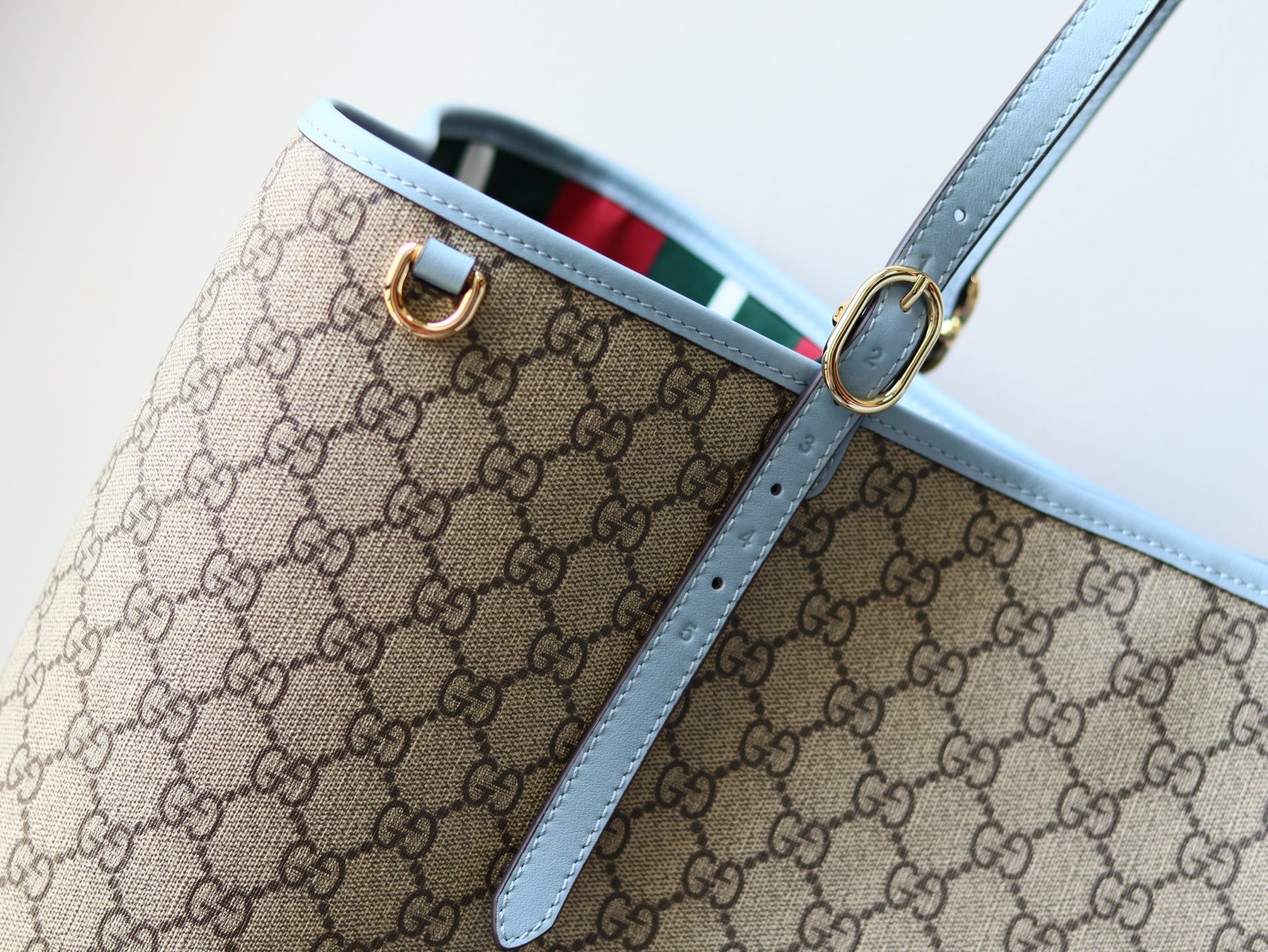GG EMBLEM MAXI TOTE BAG