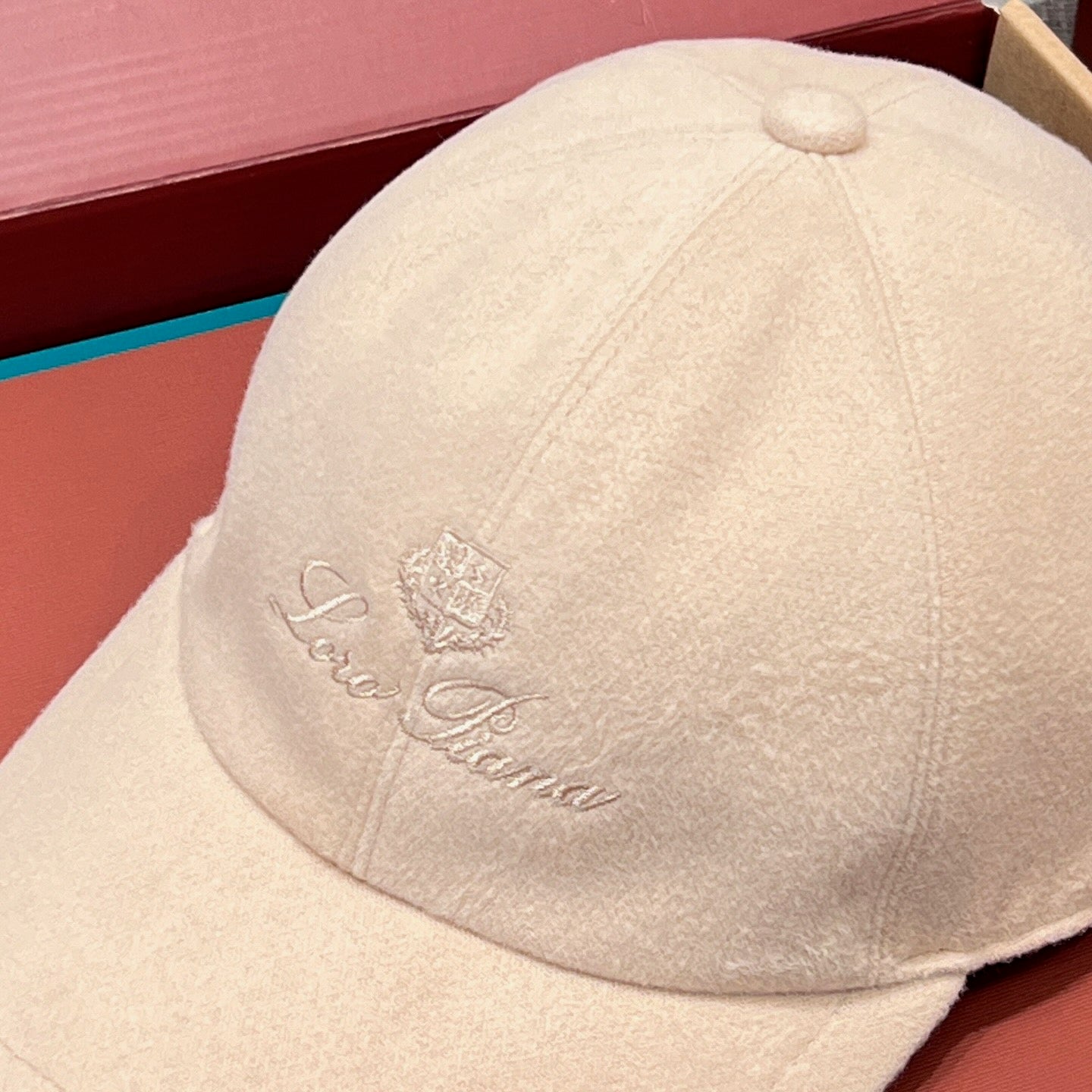 LORO P CASHMERE CAP