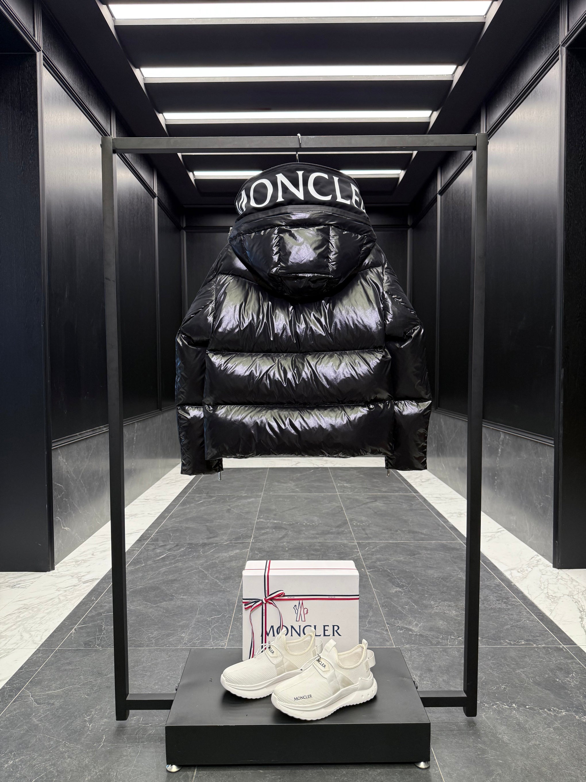 MONC HUPPE JACKET