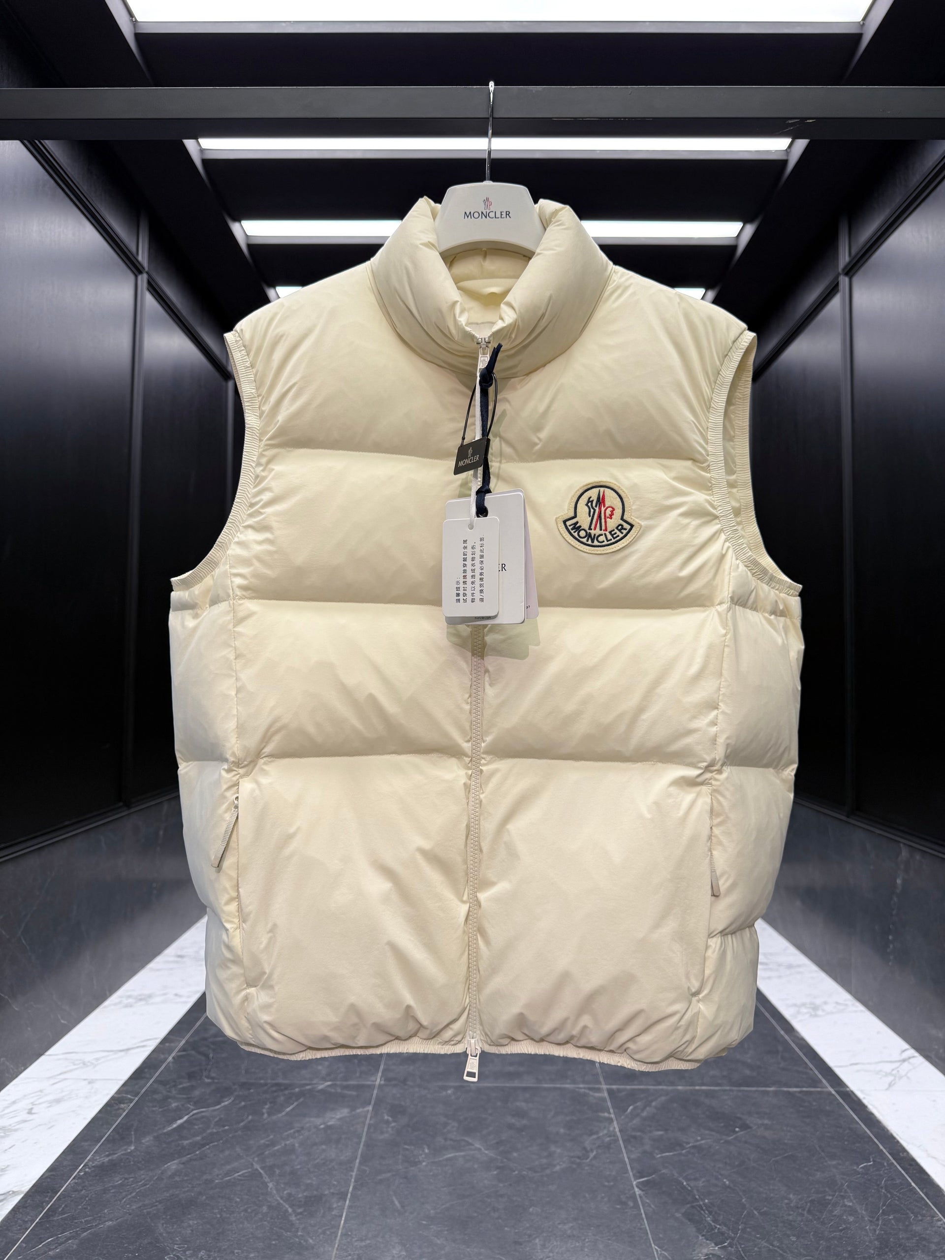 MONC ALMAZ VEST