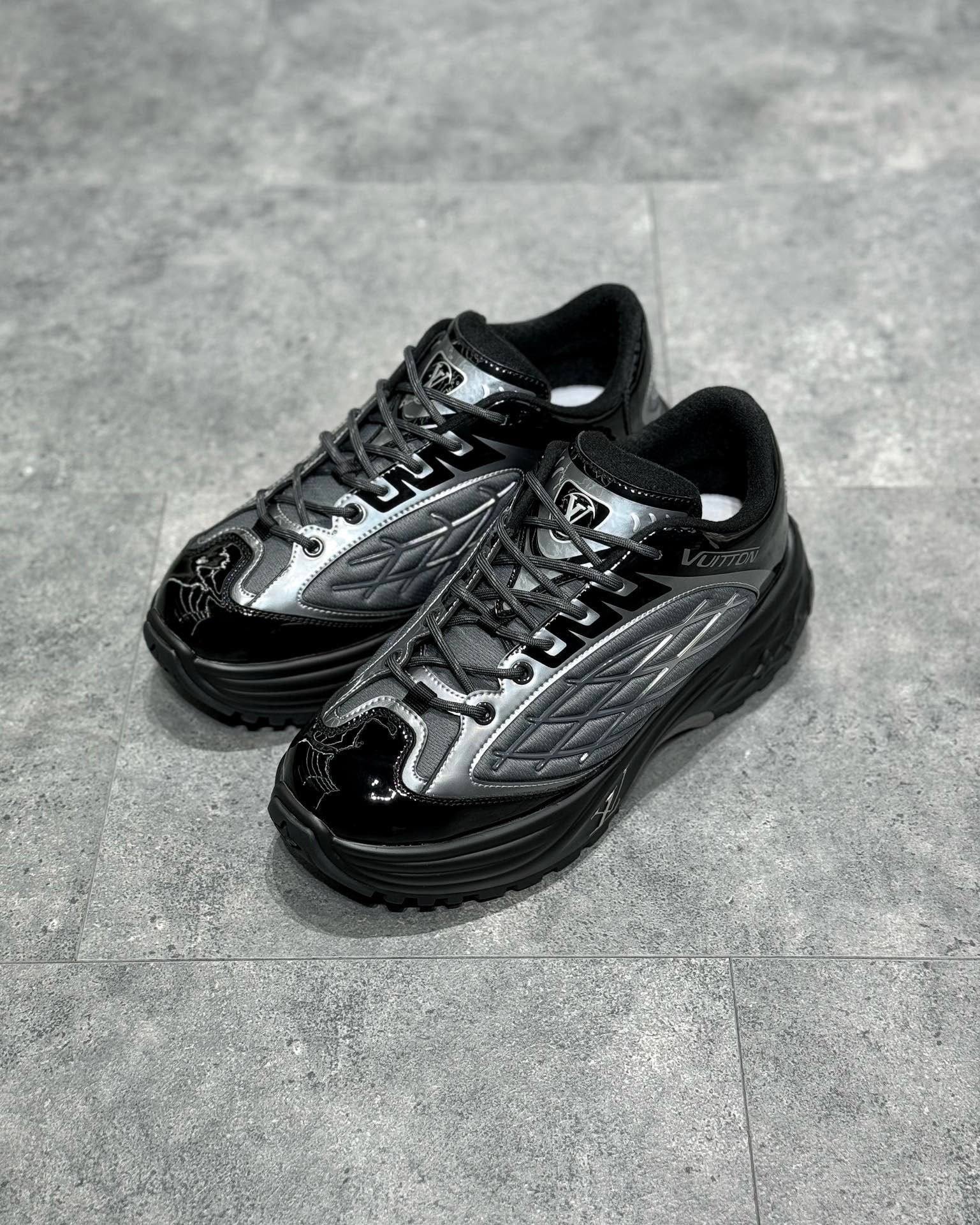 LOU DISCOVERY TRAINERS