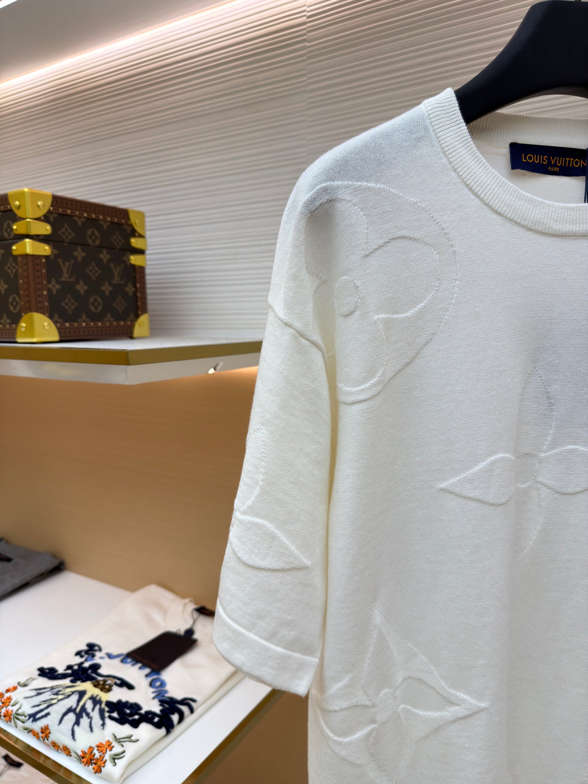 LOU T-SHIRT