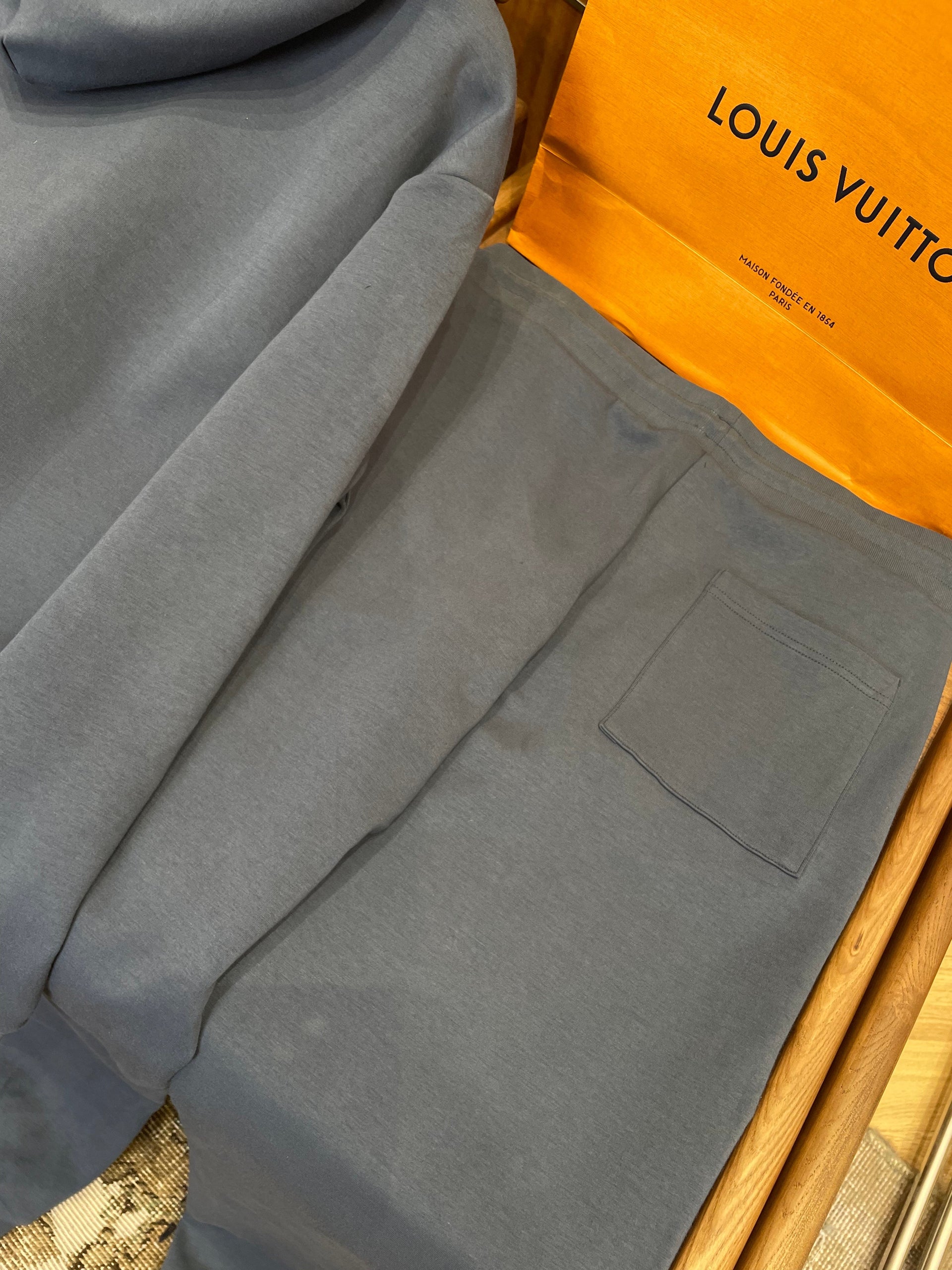 LOU ZIP HOODIE
