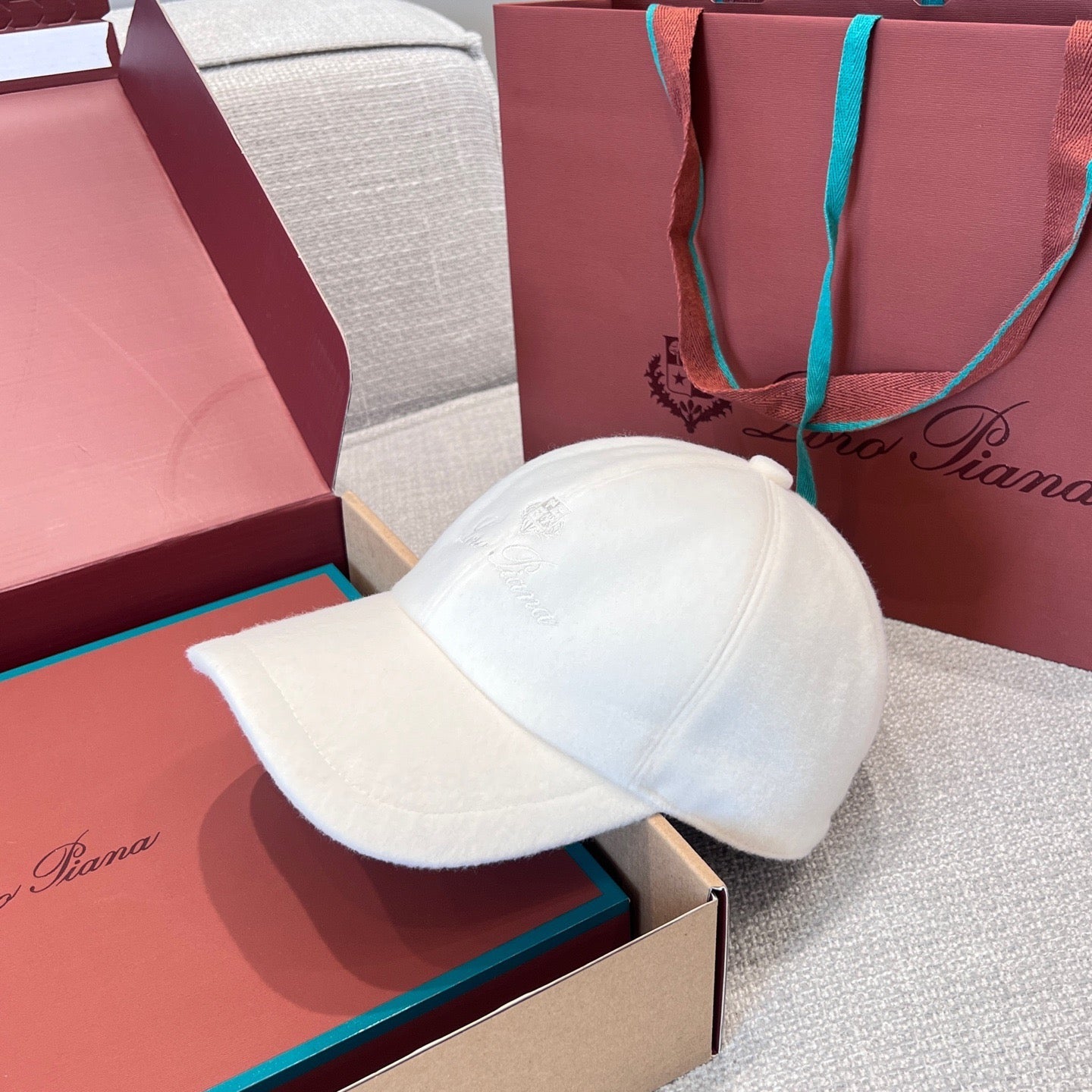 LORO P CASHMERE CAP