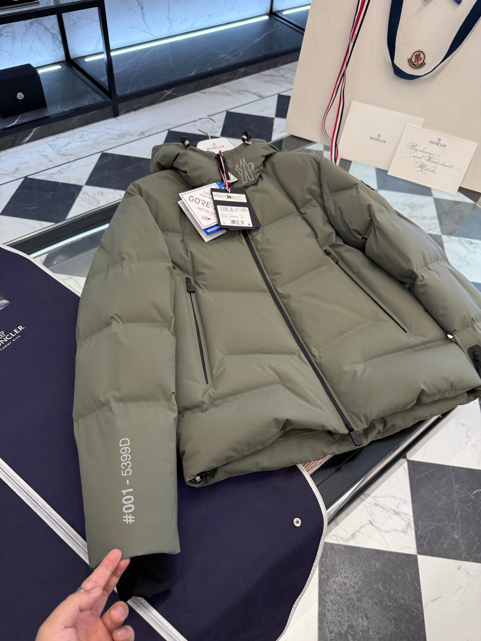 MONC ARCESAZ JACKET
