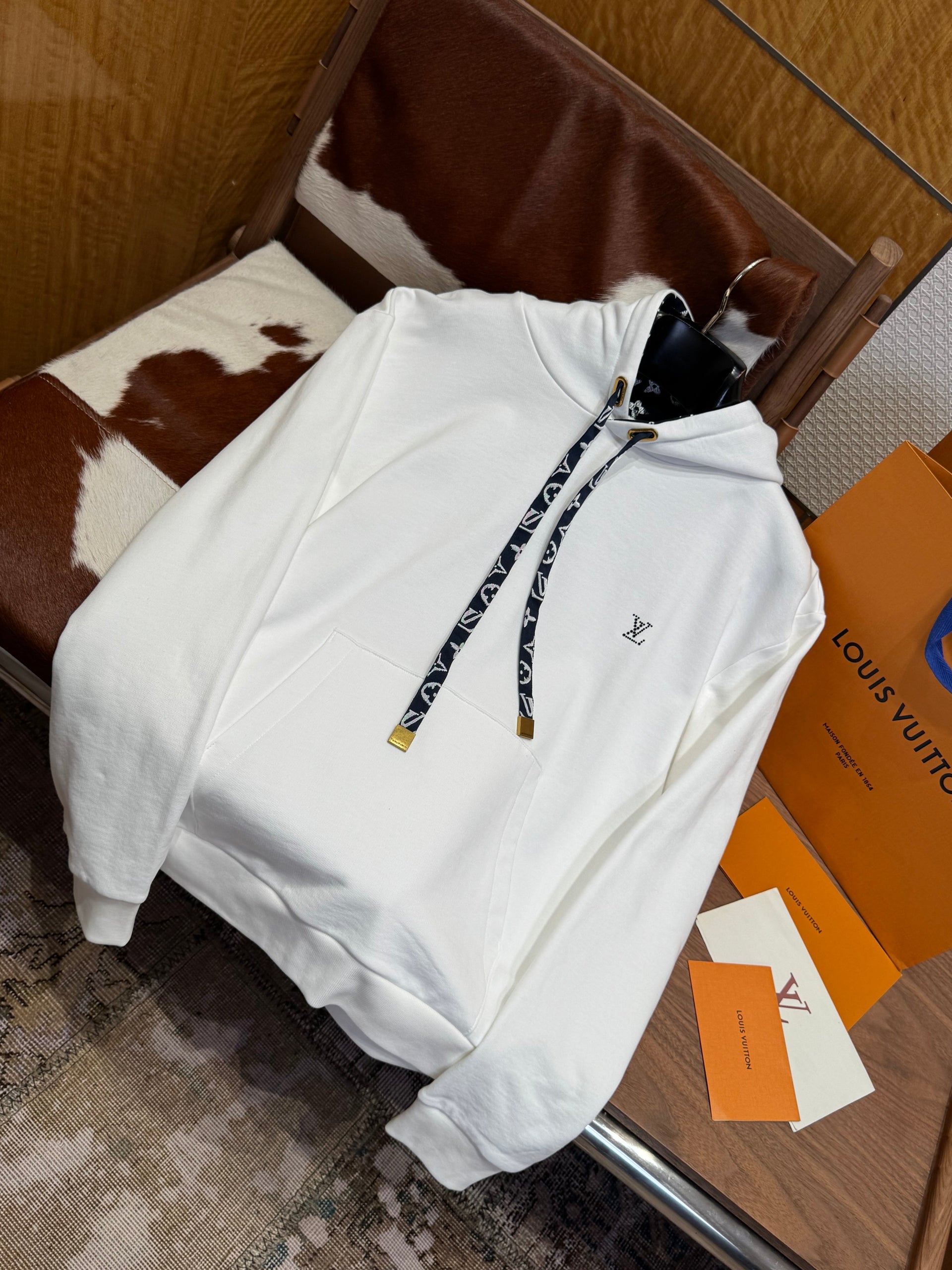 LOU SWEATSHIRT