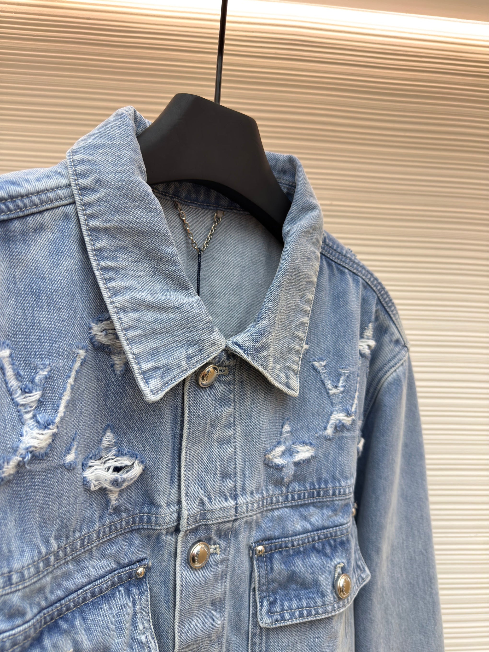 LOU DENIM TRUCKER JACKET