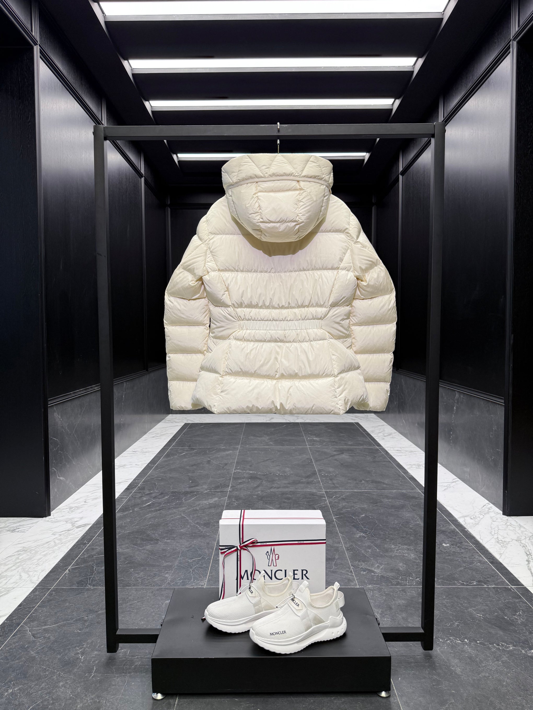 MONC AVOCE JACKET
