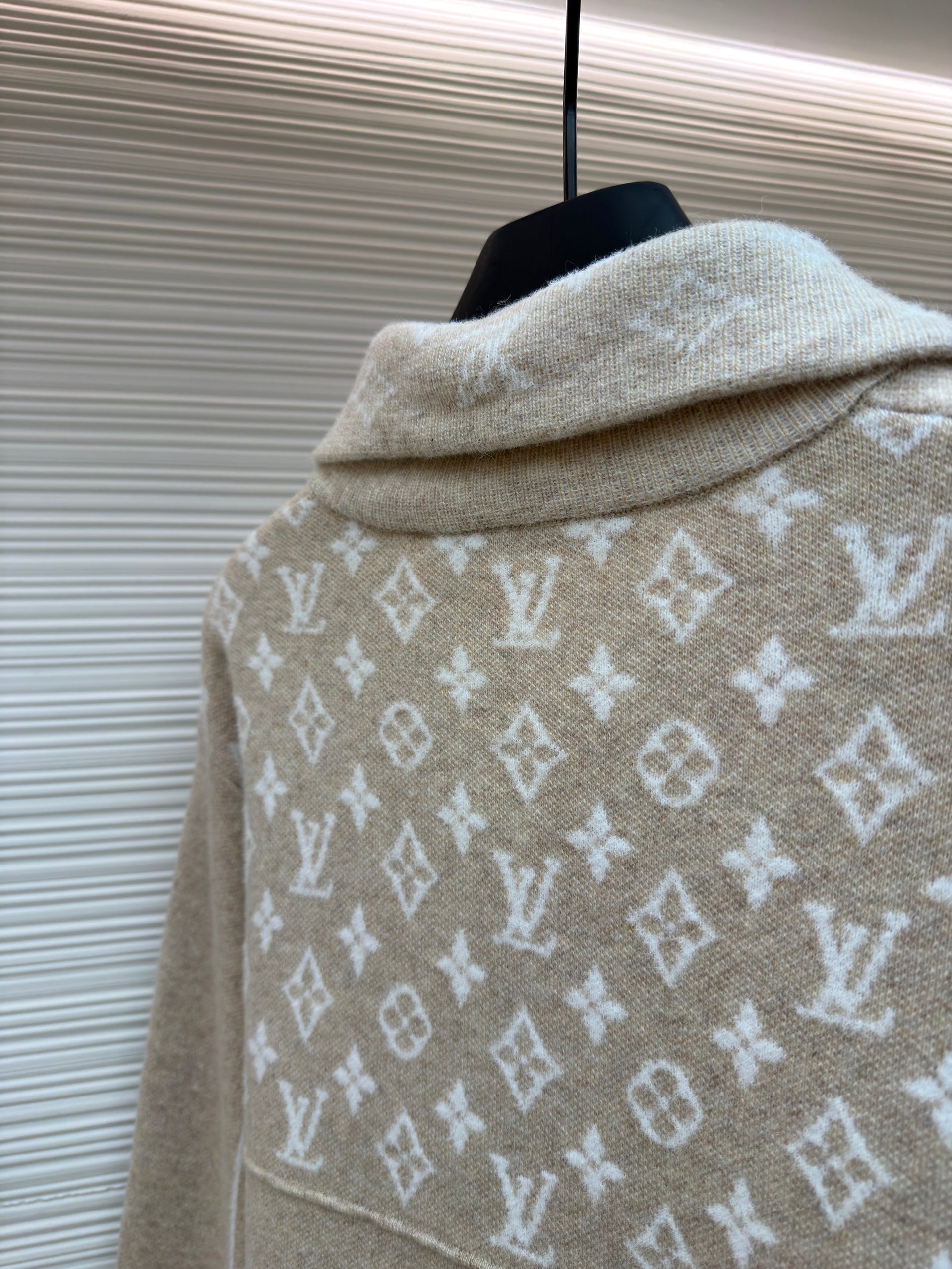 LOU JUMPER