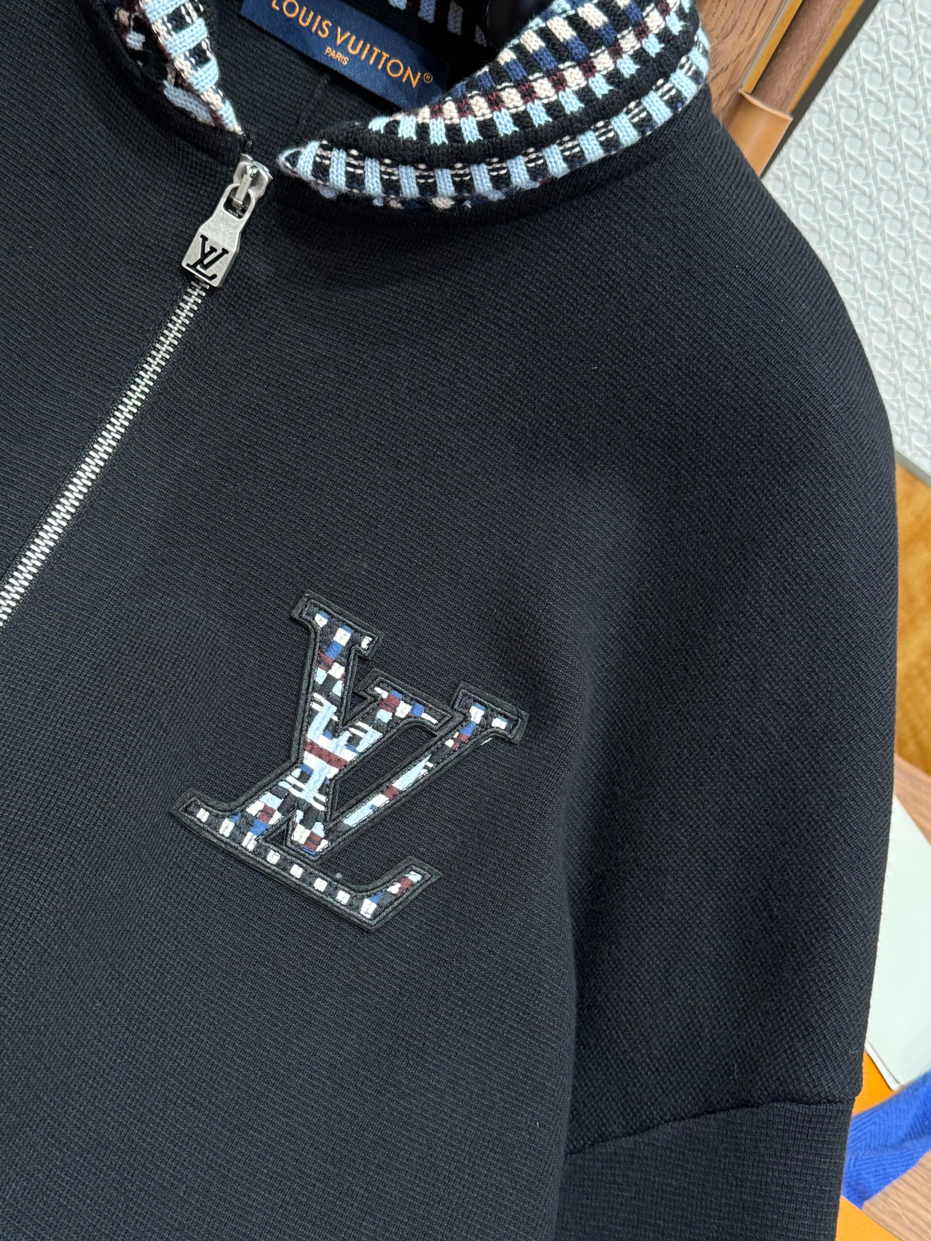 LOU ZIP SWEATSHIRT