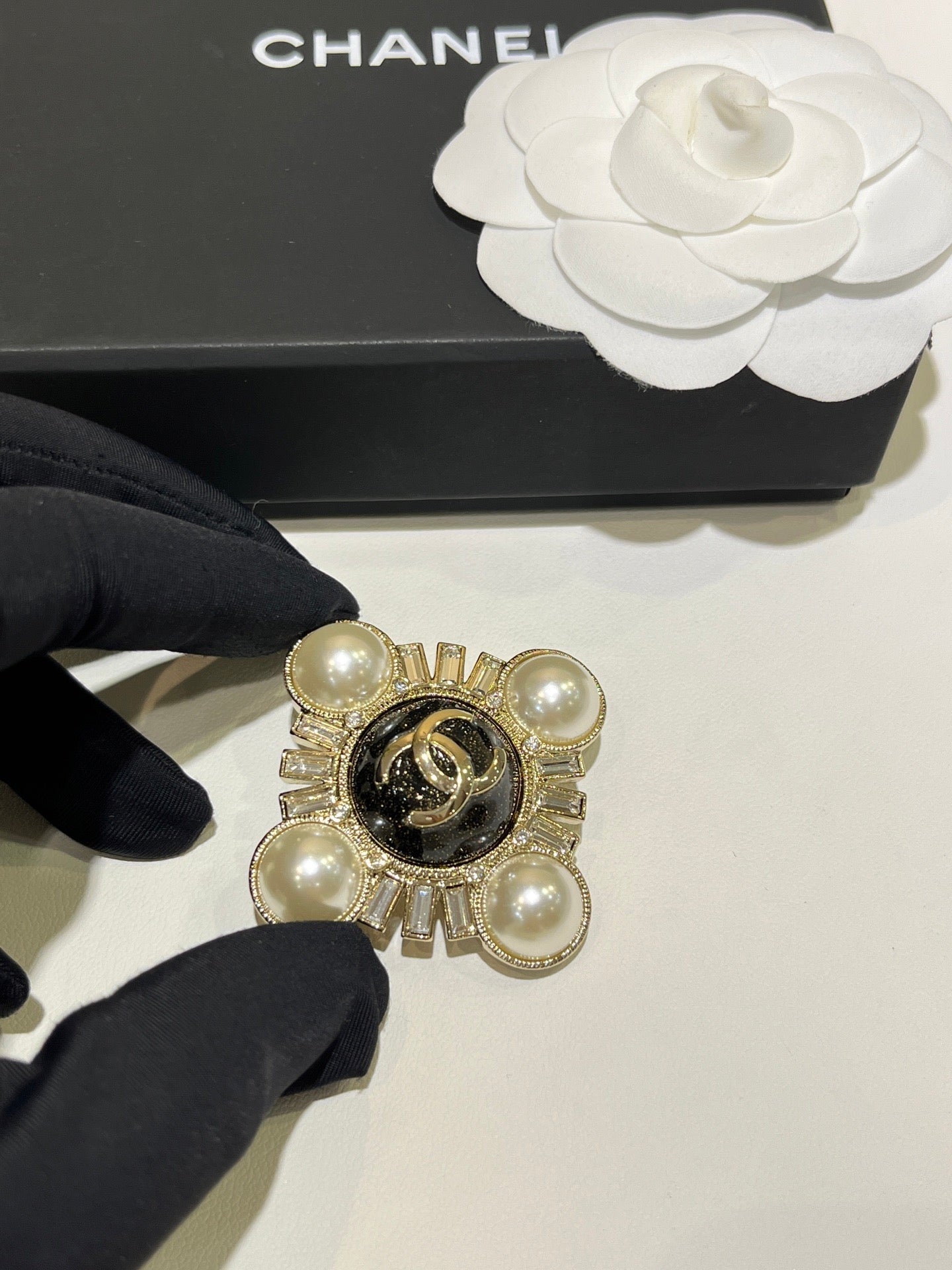 CC BROOCHE