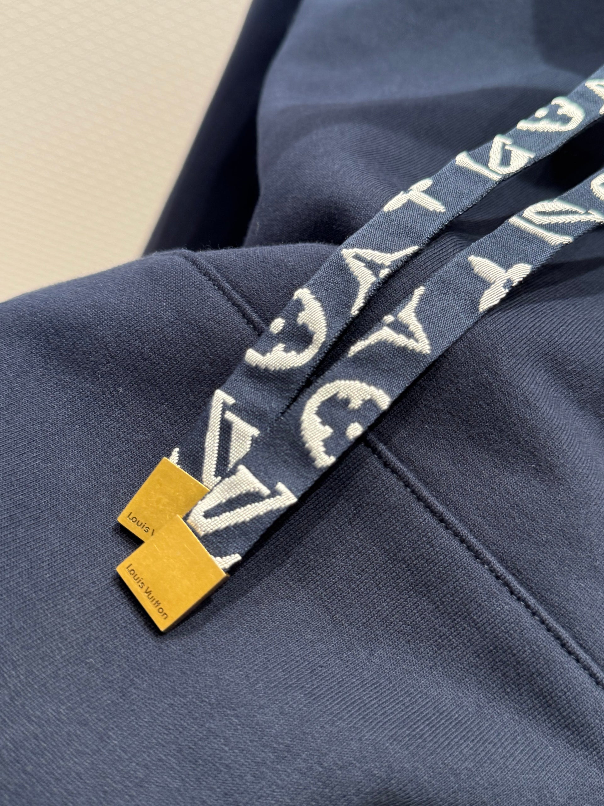 LOU HOODIE