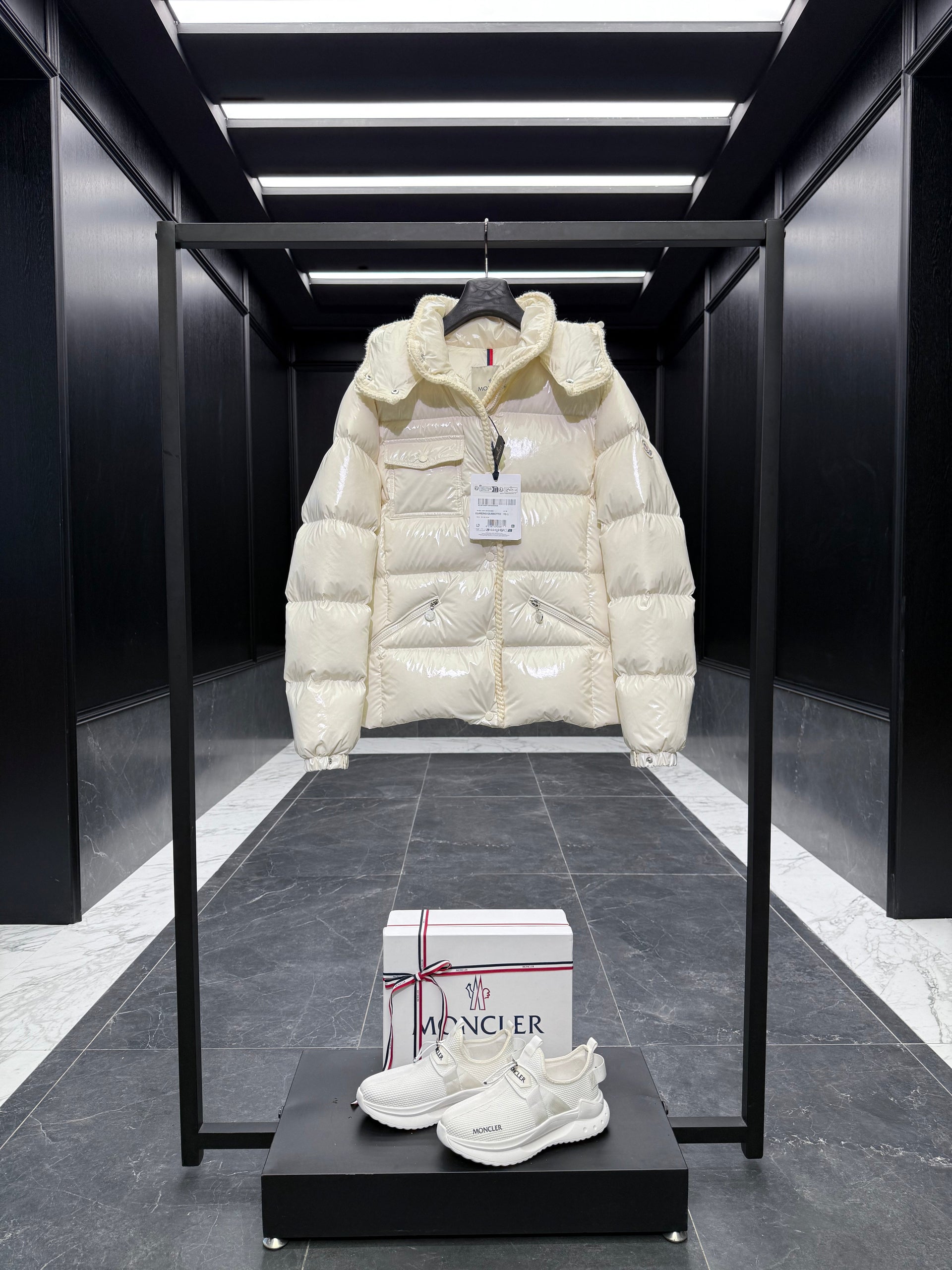 MONC GLAREINS JACKET