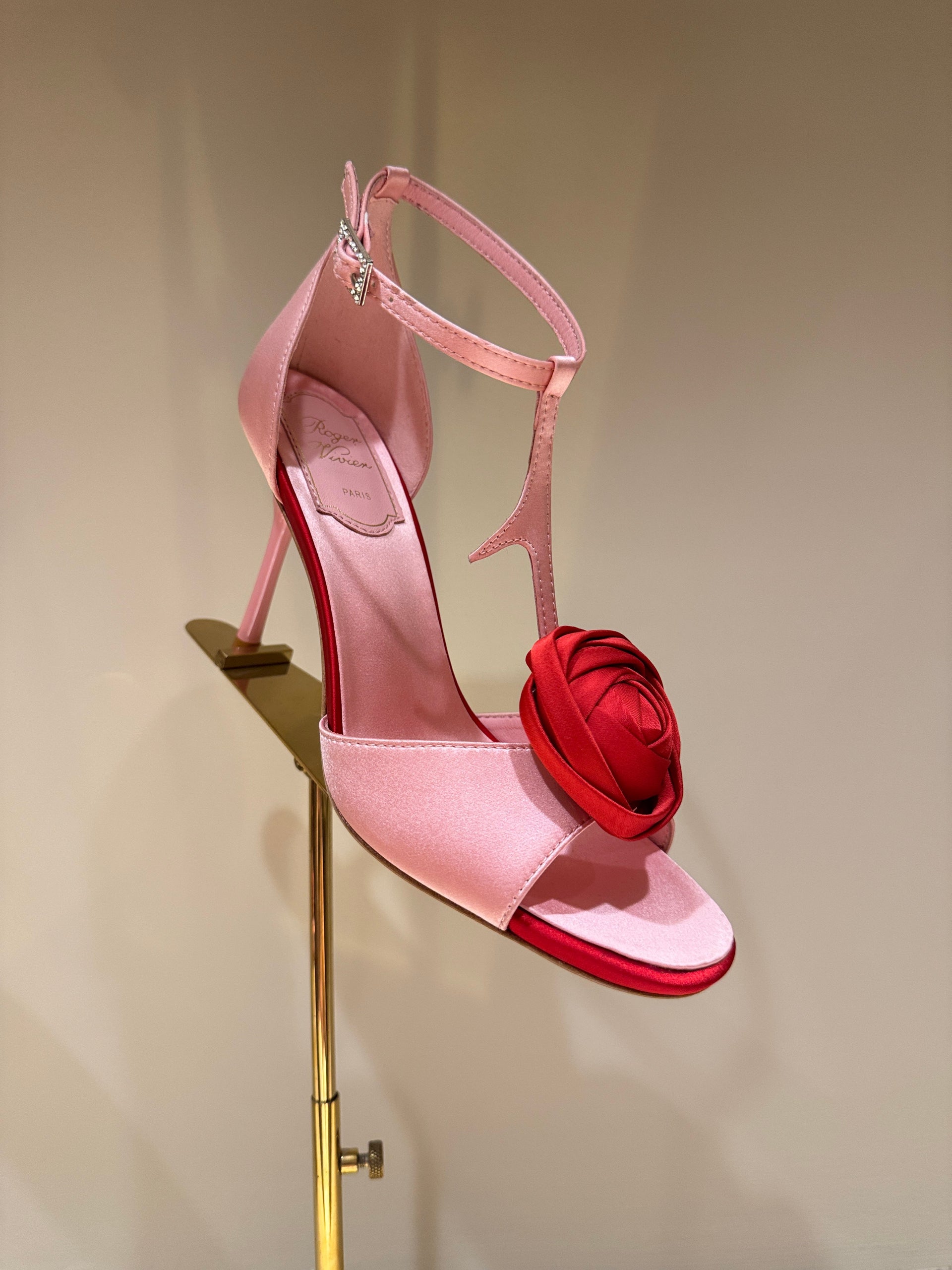ROGER V HEELS