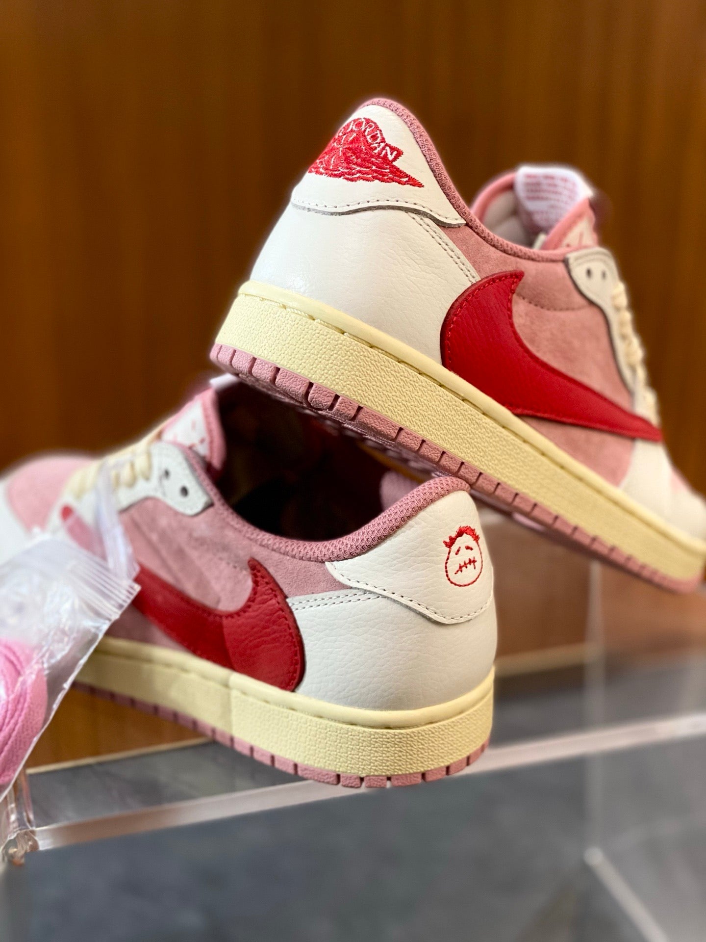 TRAVIS S x JORDAN 1 LOW SNEAKERS
