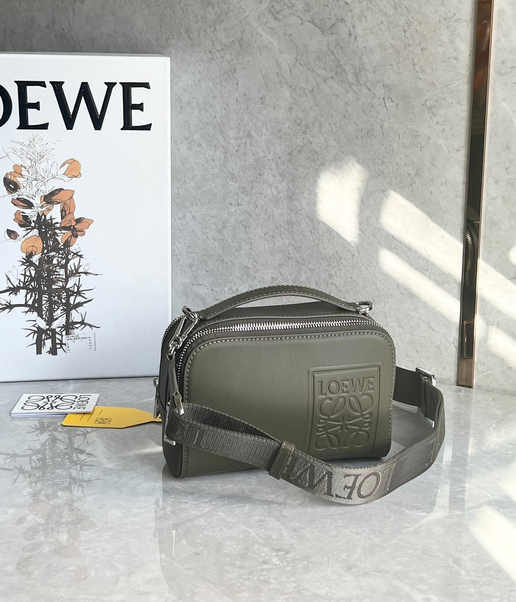 LOEW MINI CAMERA CROSSBODY BAG
