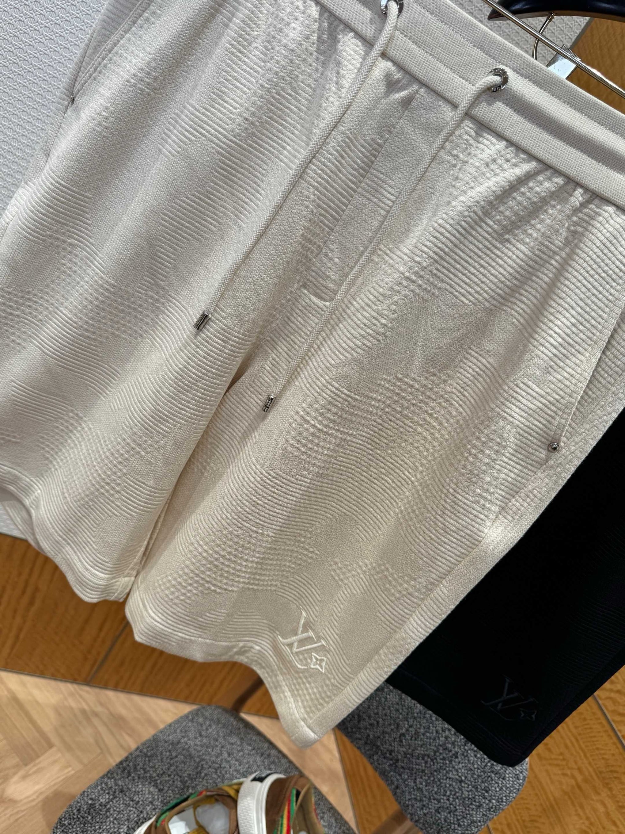 LOU SHORTS
