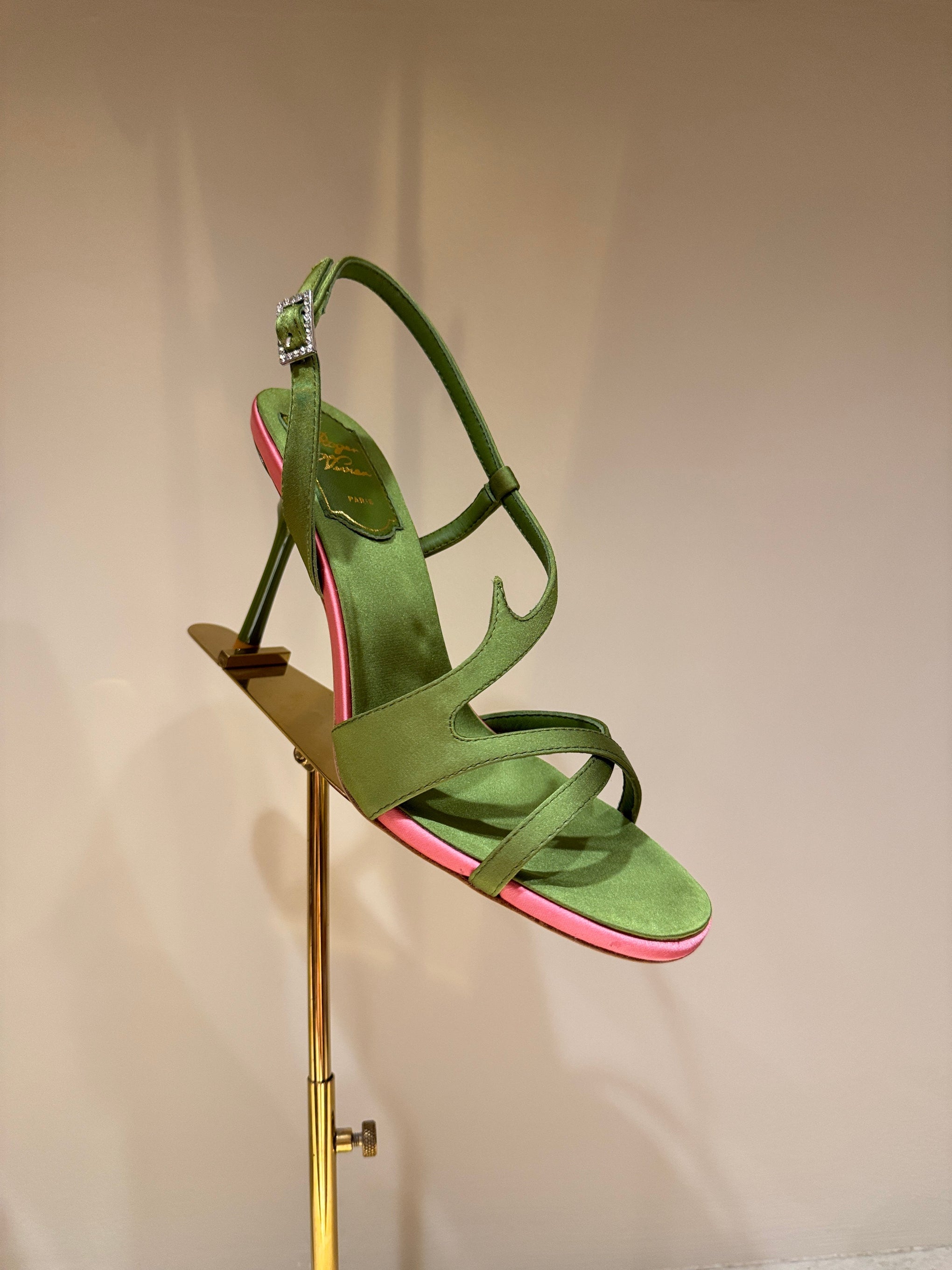 ROGER V HEELS