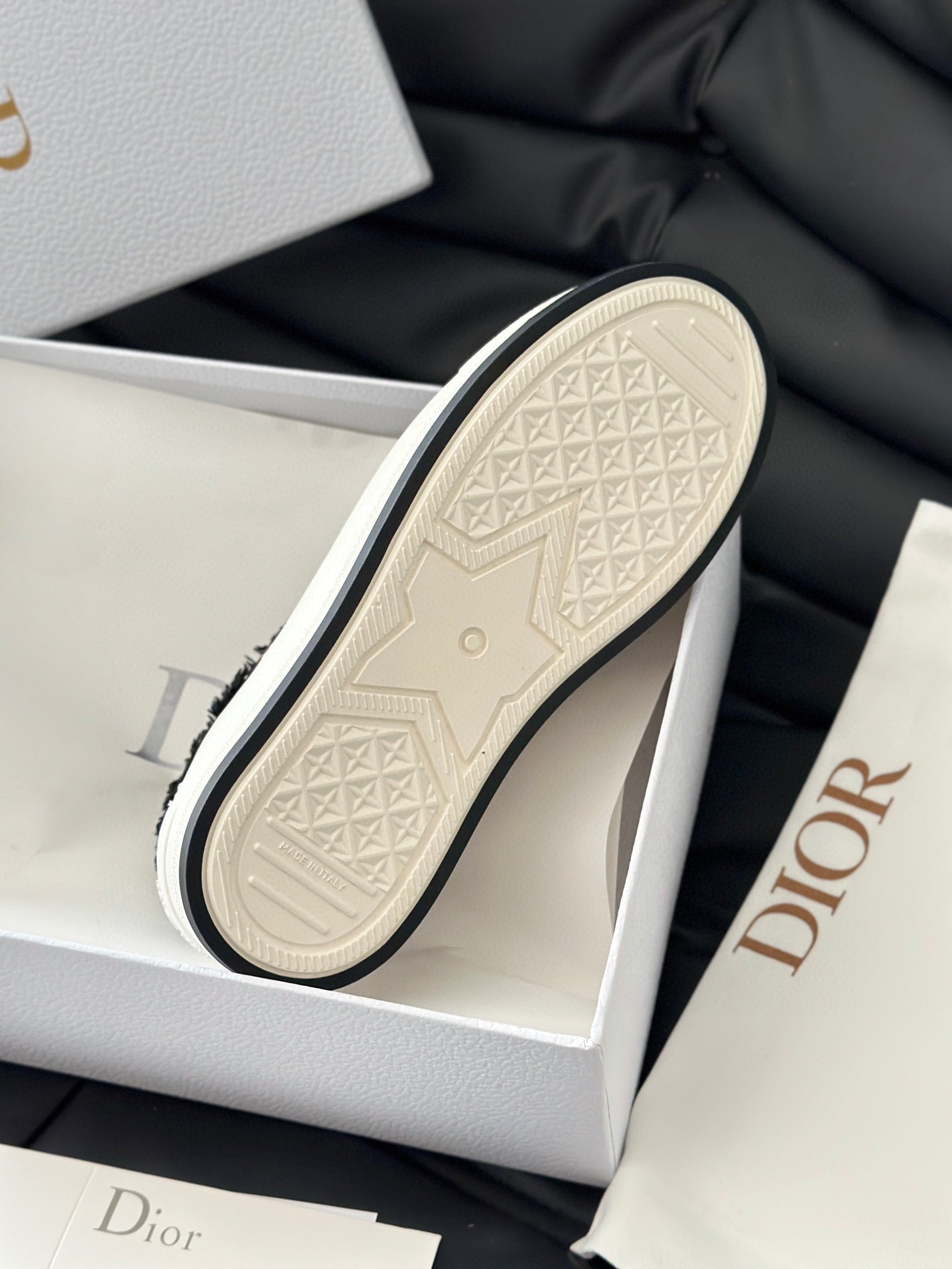 CD WALKIN SNEAKER
