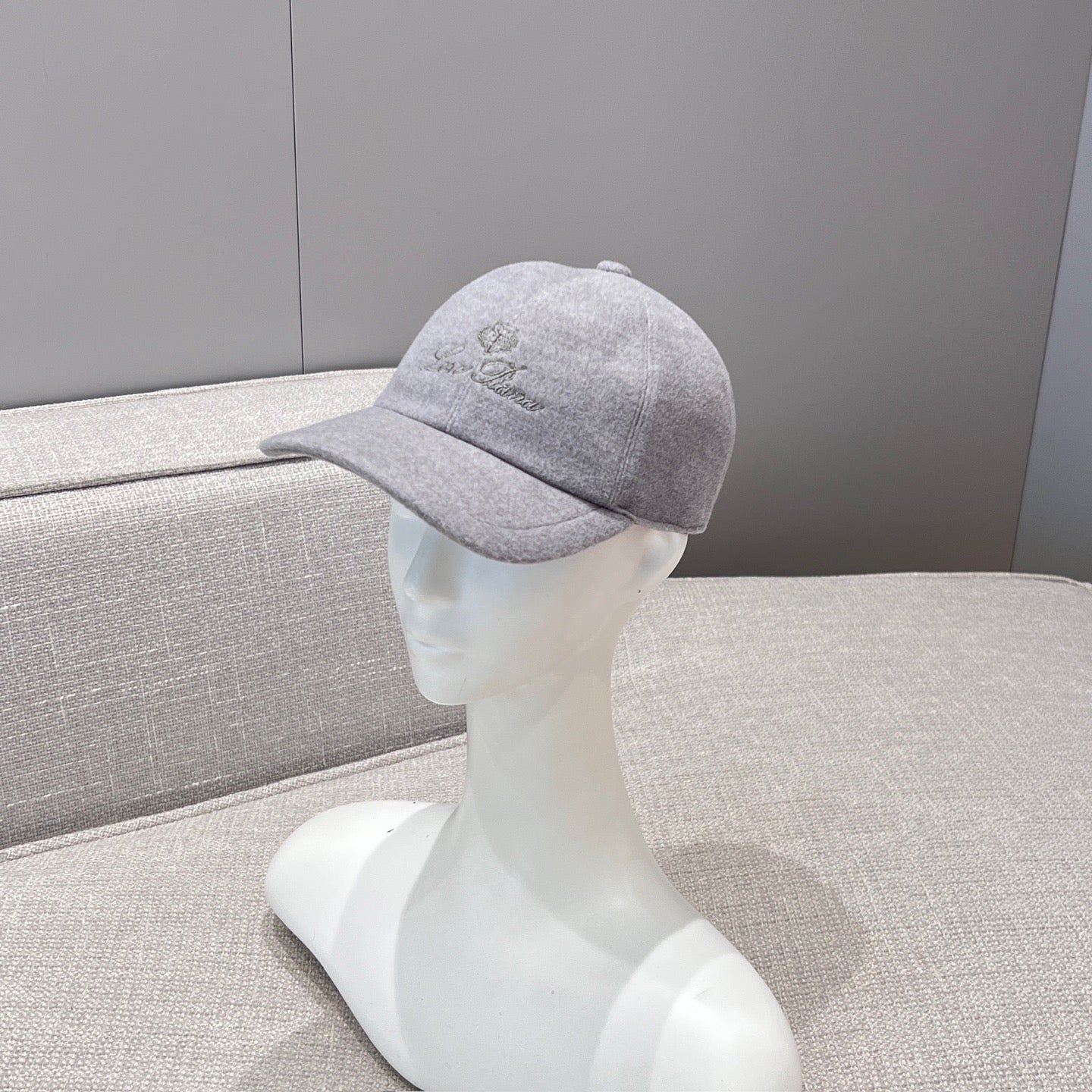 LORO P CASHMERE CAP