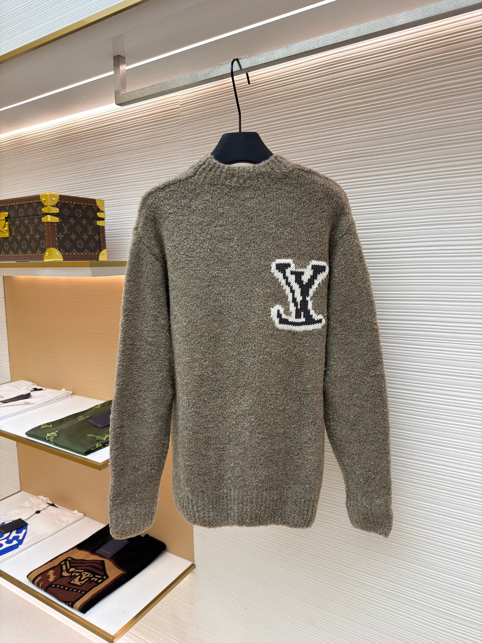 LOU JUMPER