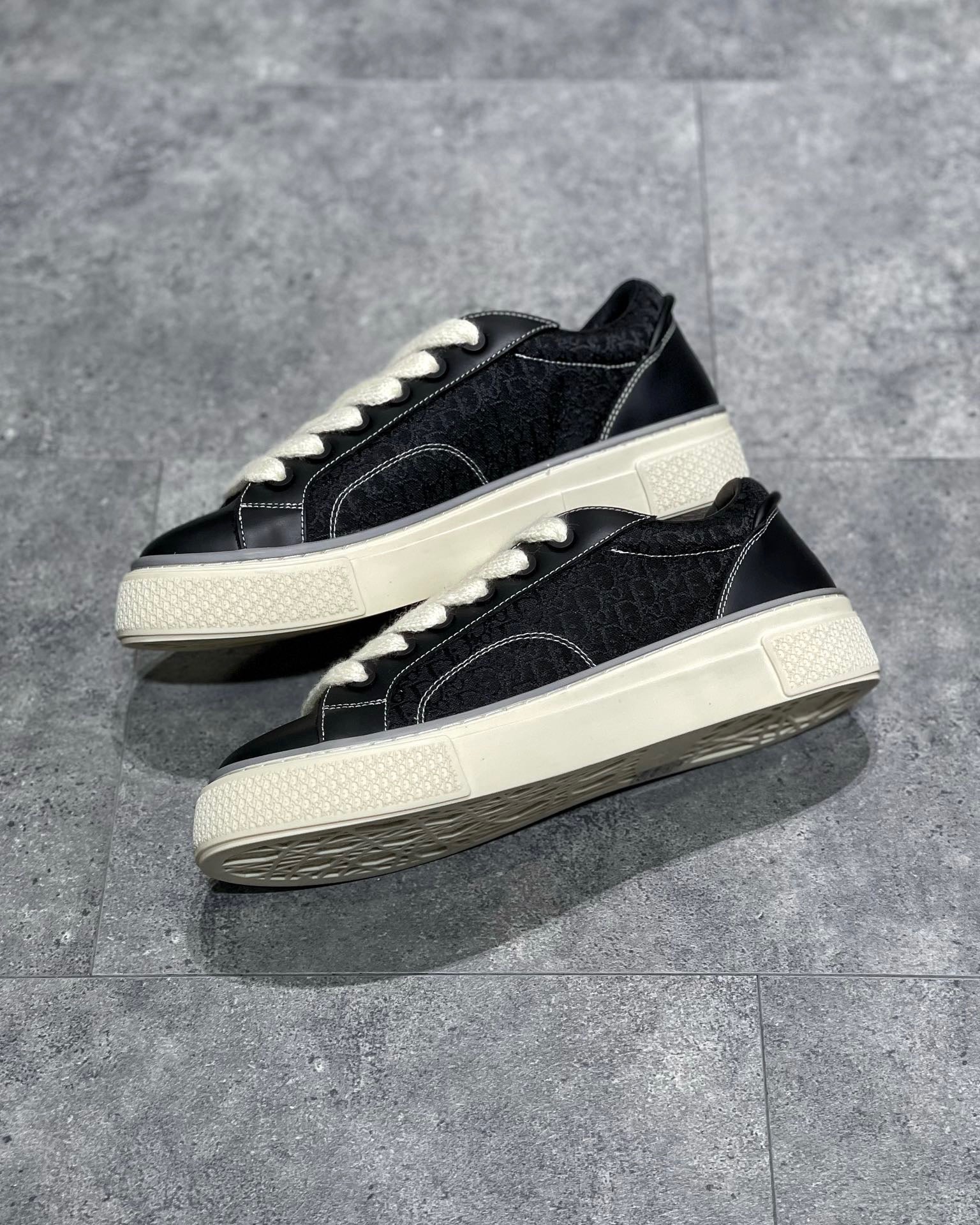 CD B33 SNEAKER