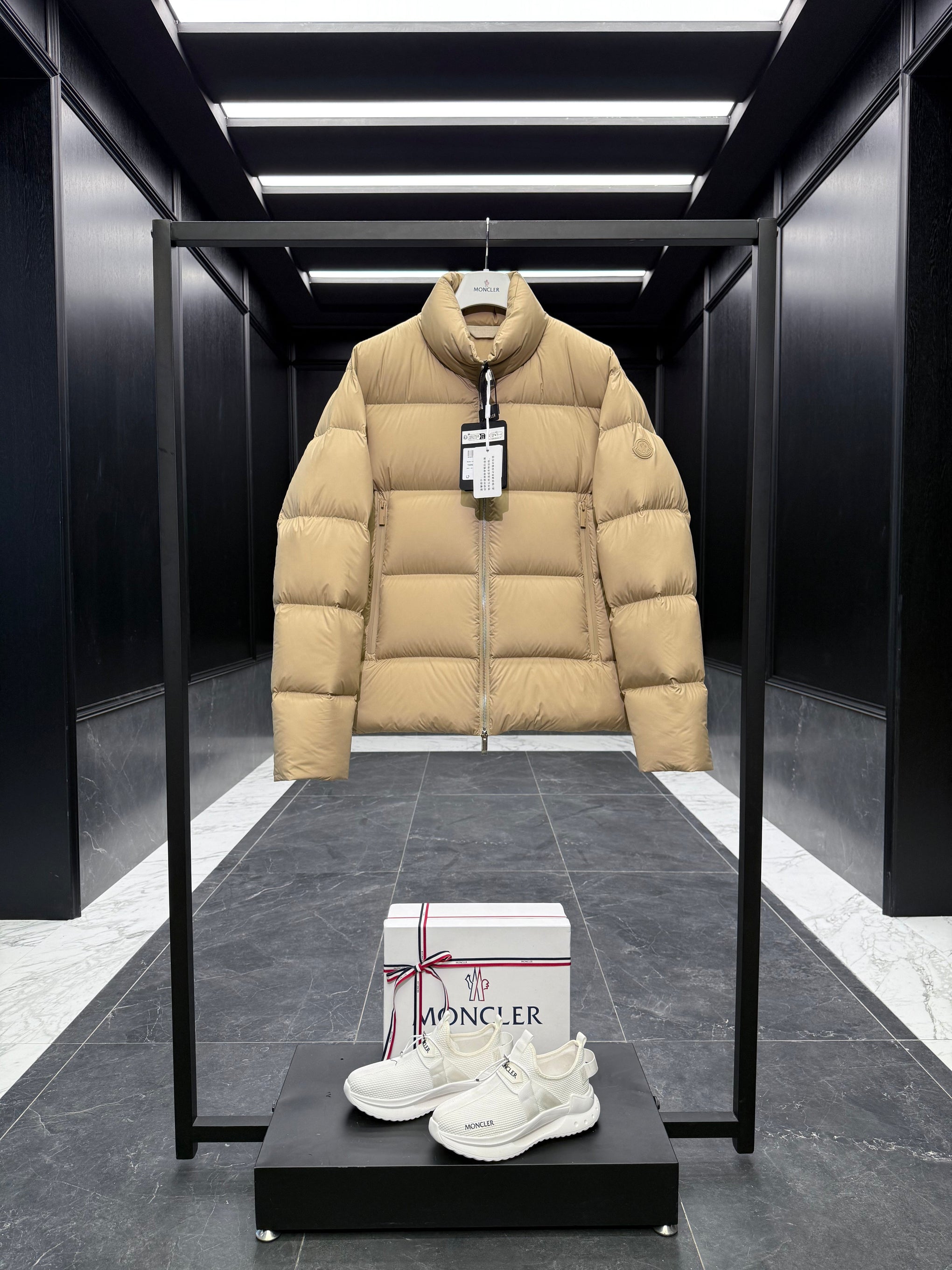 MONC TARN JACKET