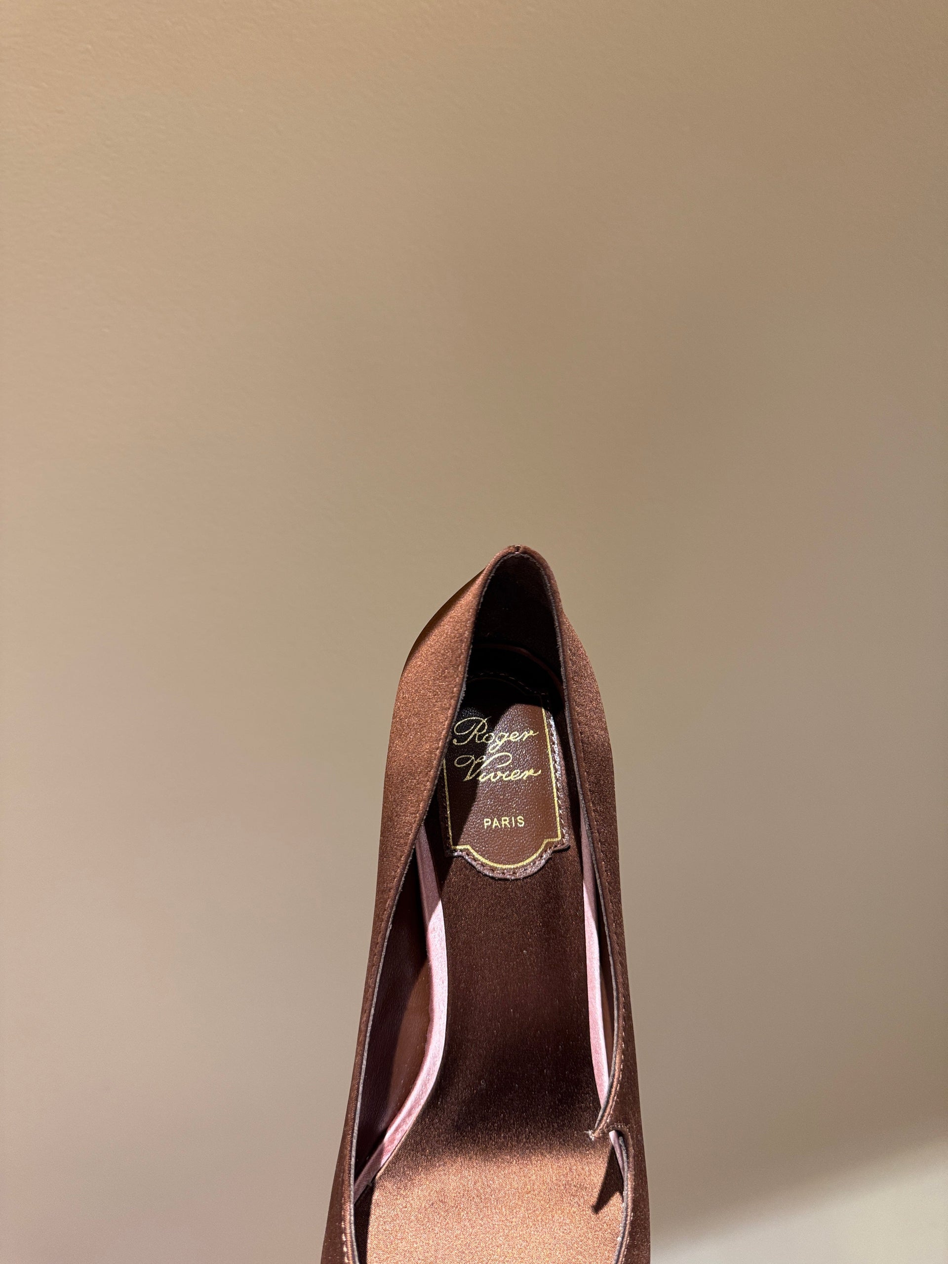 ROGER V HEELS