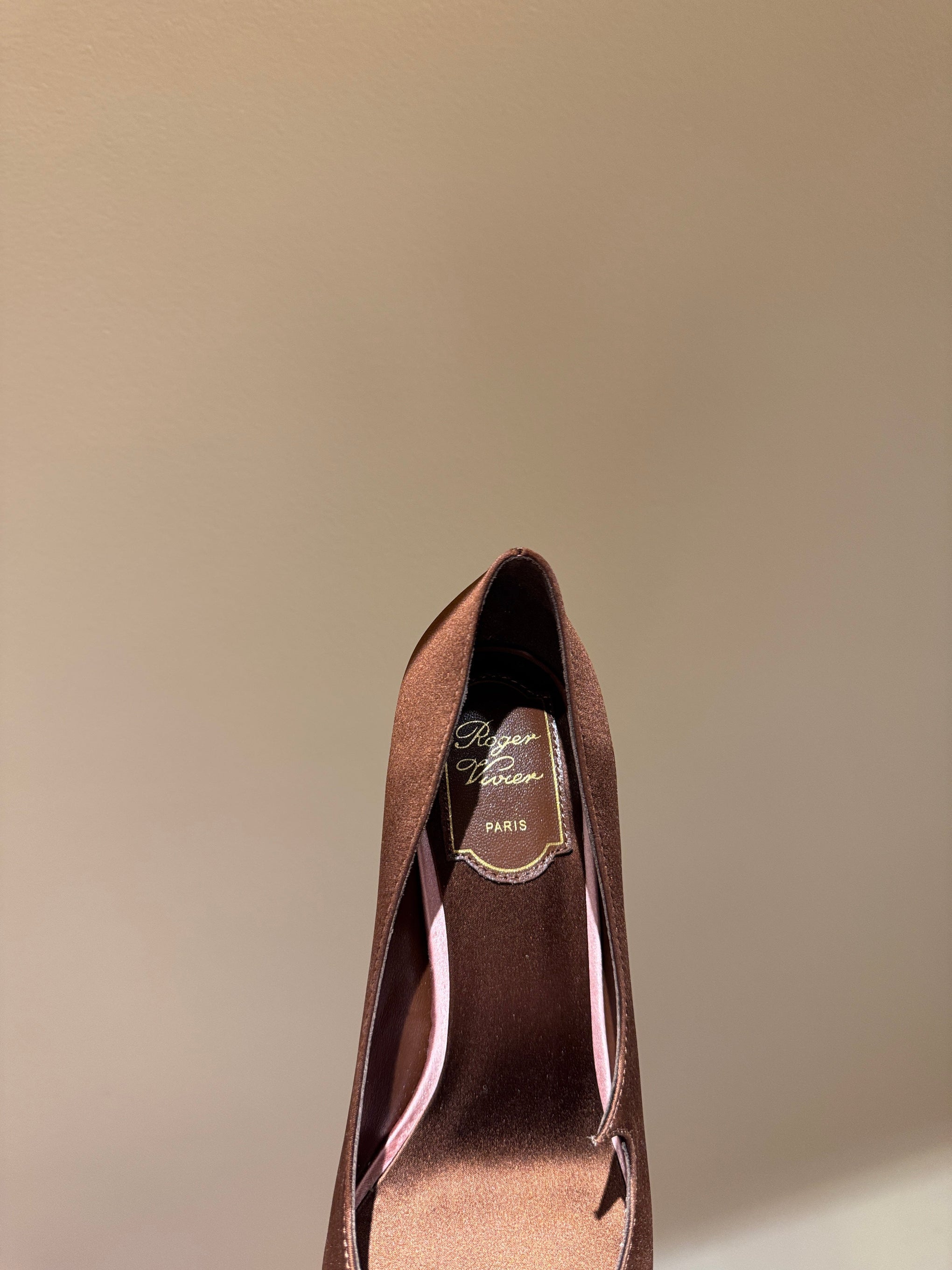 ROGER V HEELS