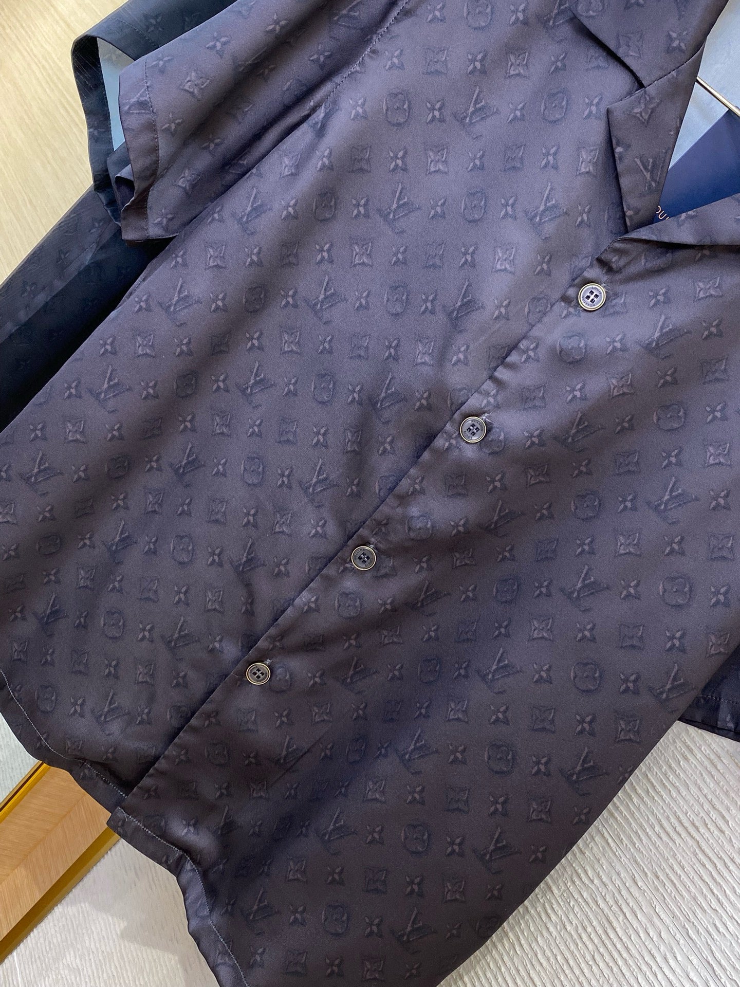 LOU SHIRT