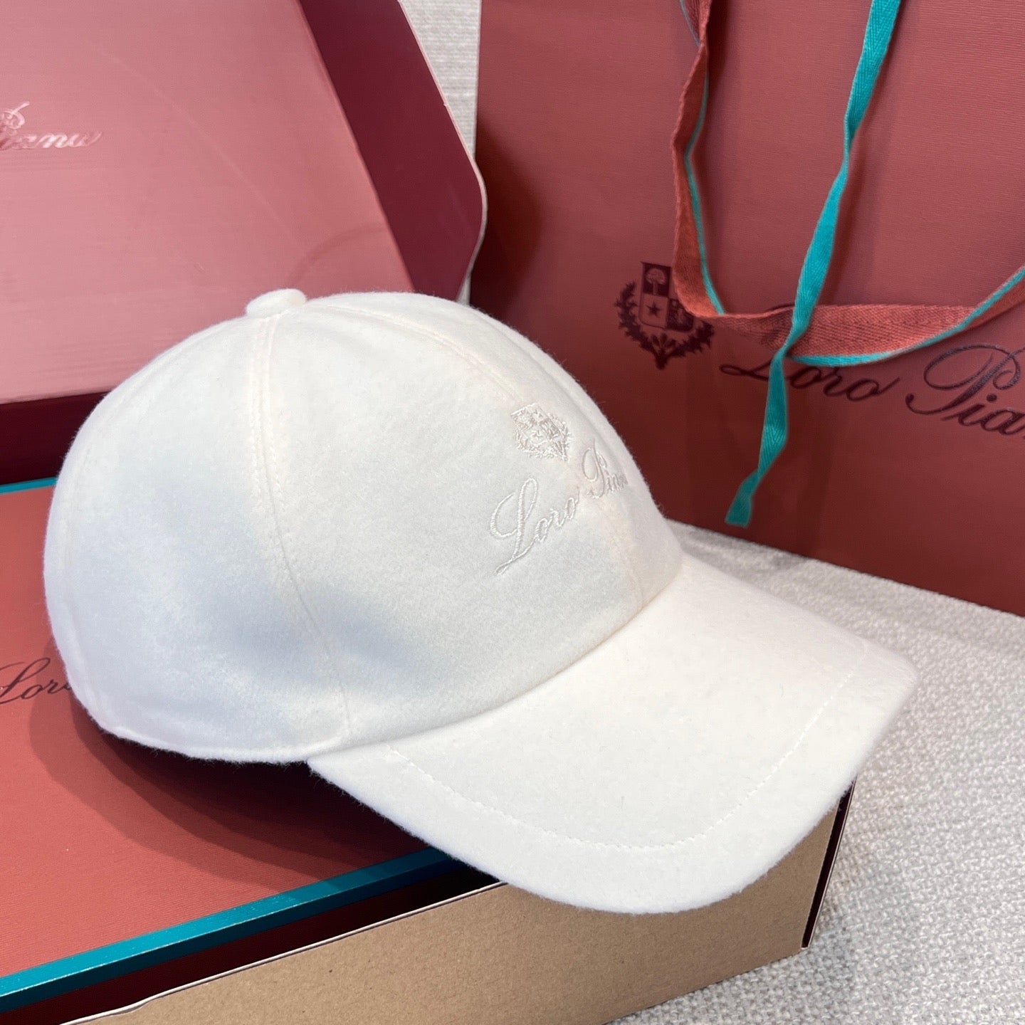 LORO P CASHMERE CAP