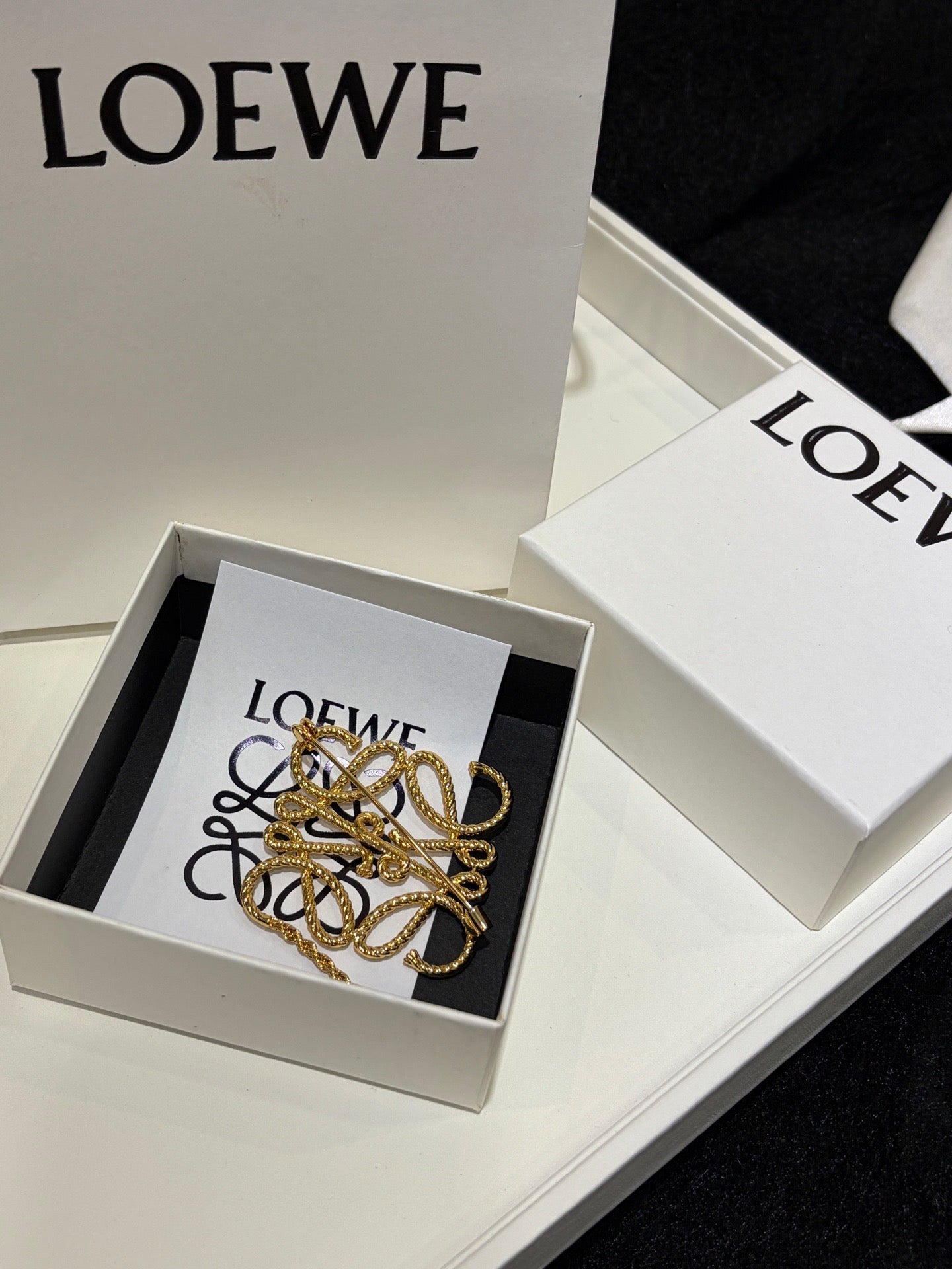 LOEW BROOCHE