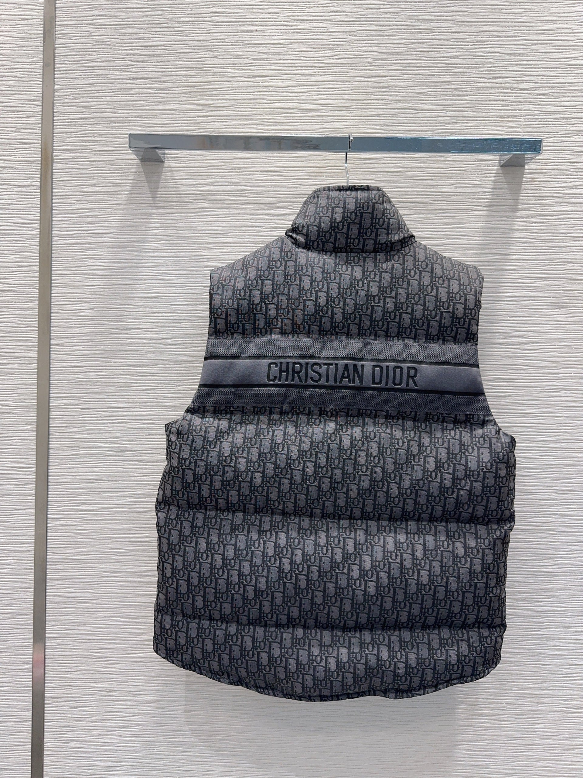 CD VEST