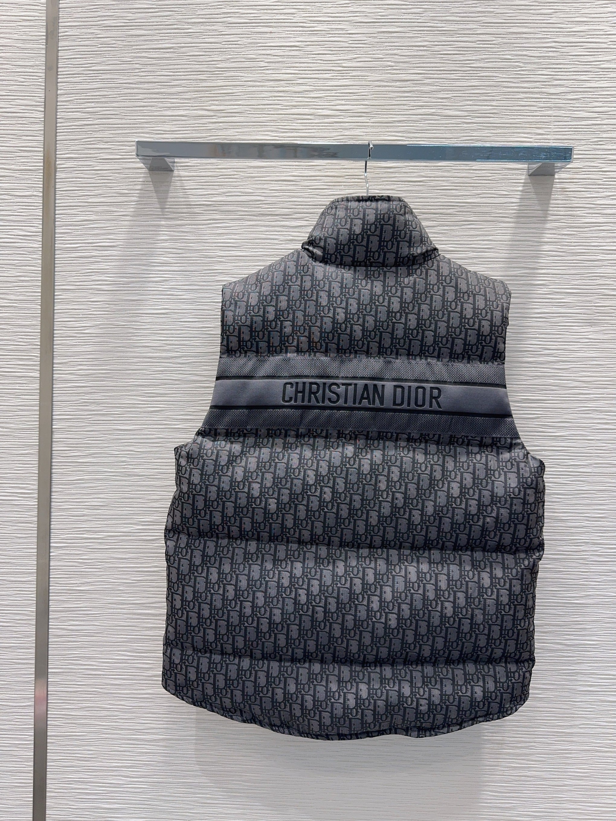 CD VEST
