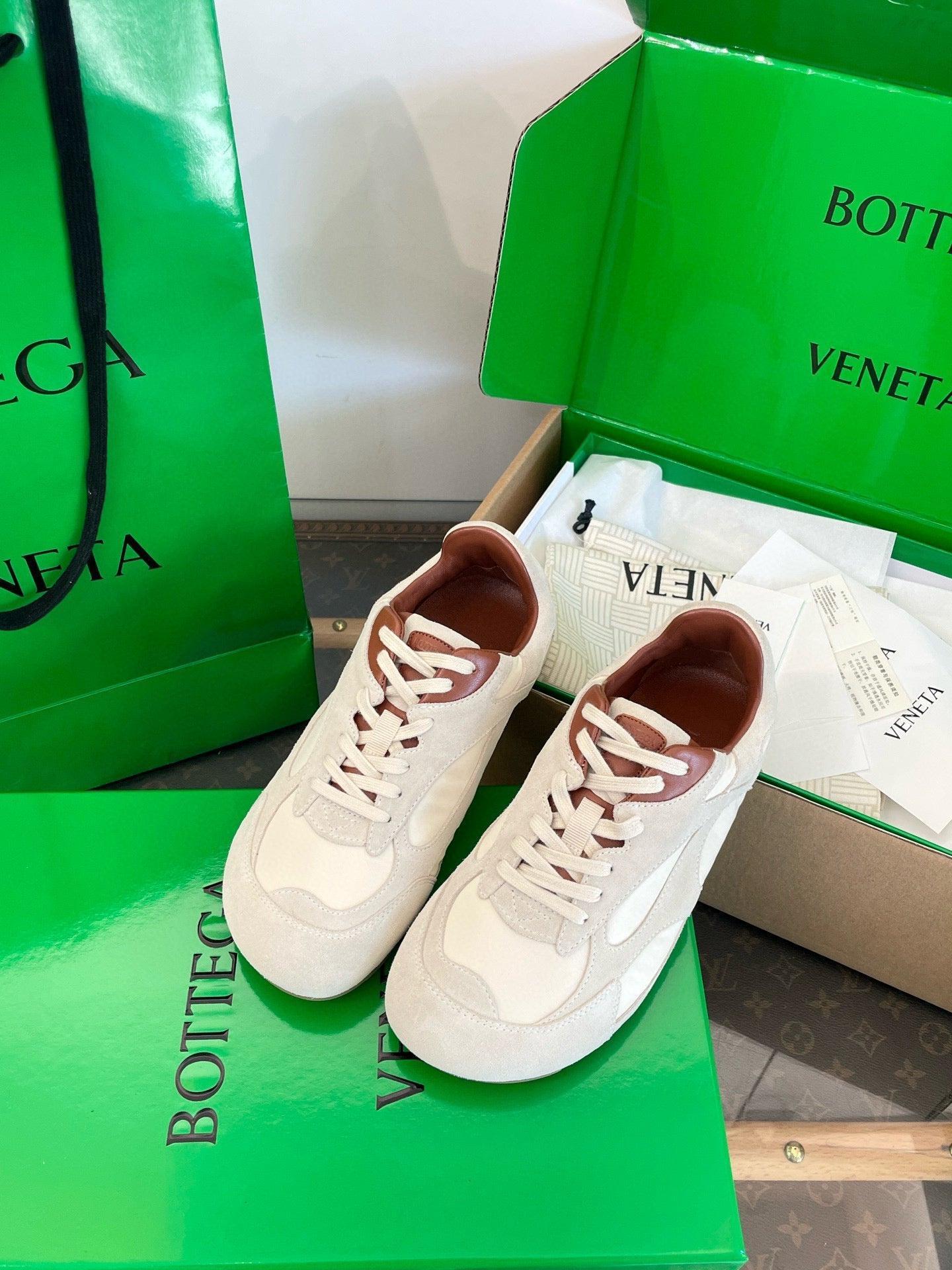 BOTT V ORBIT SNEAKER