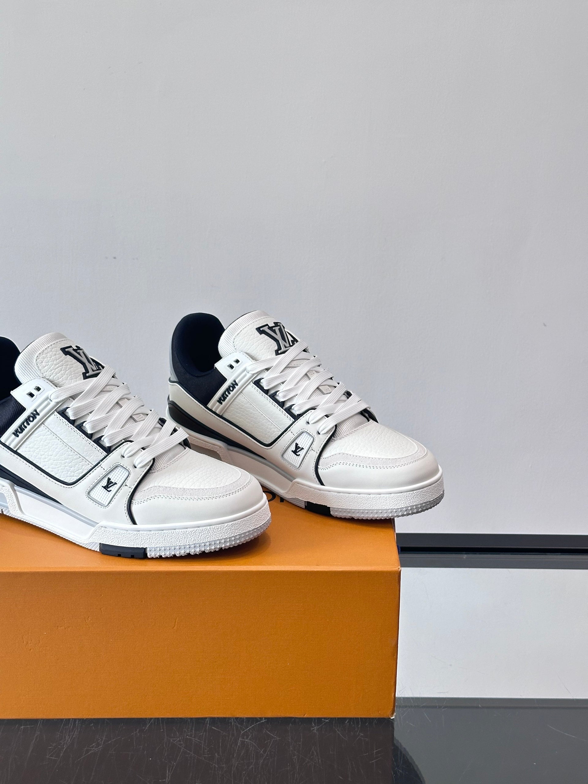 LOU TRAINERS
