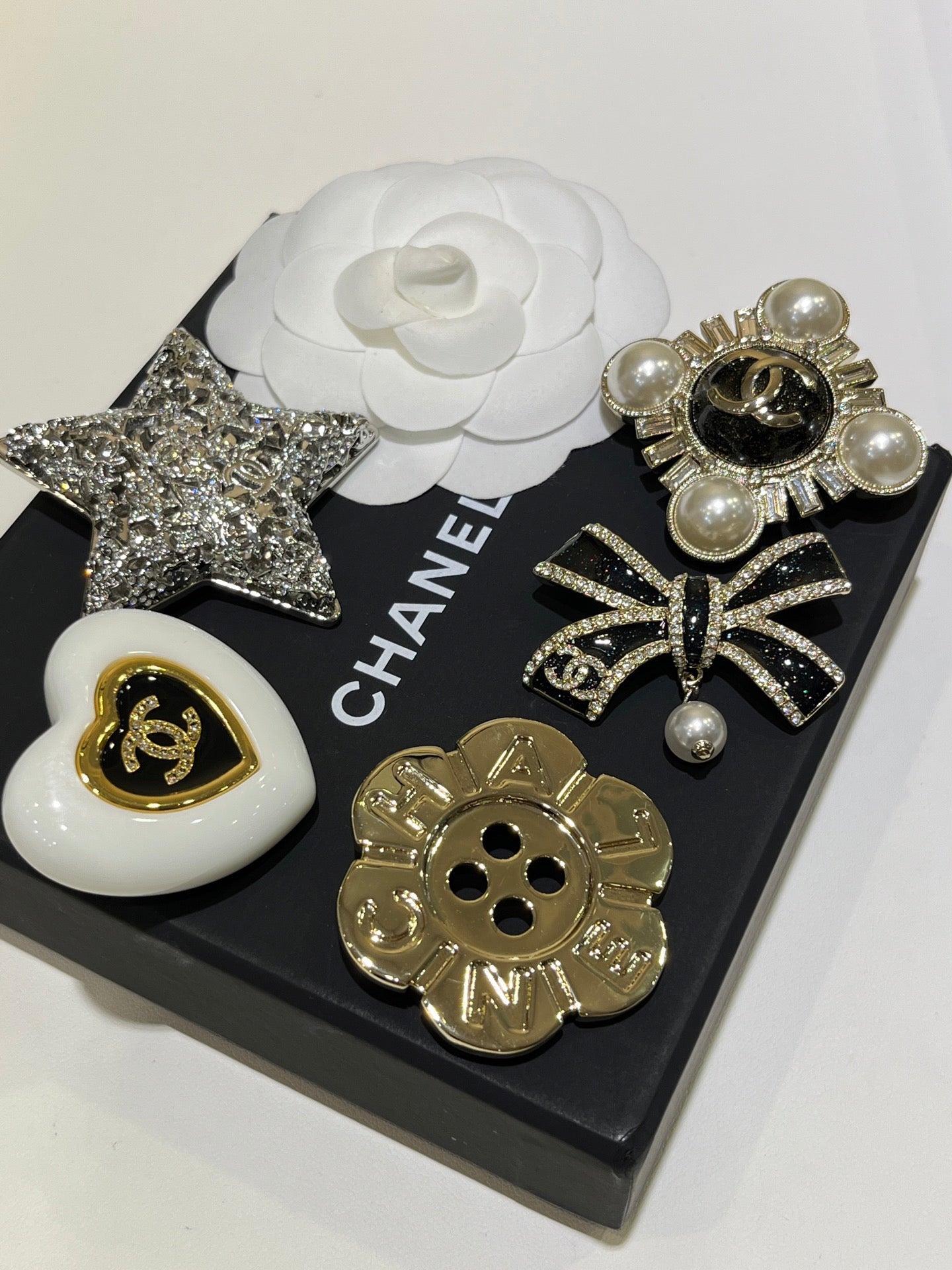 CC BROOCHE