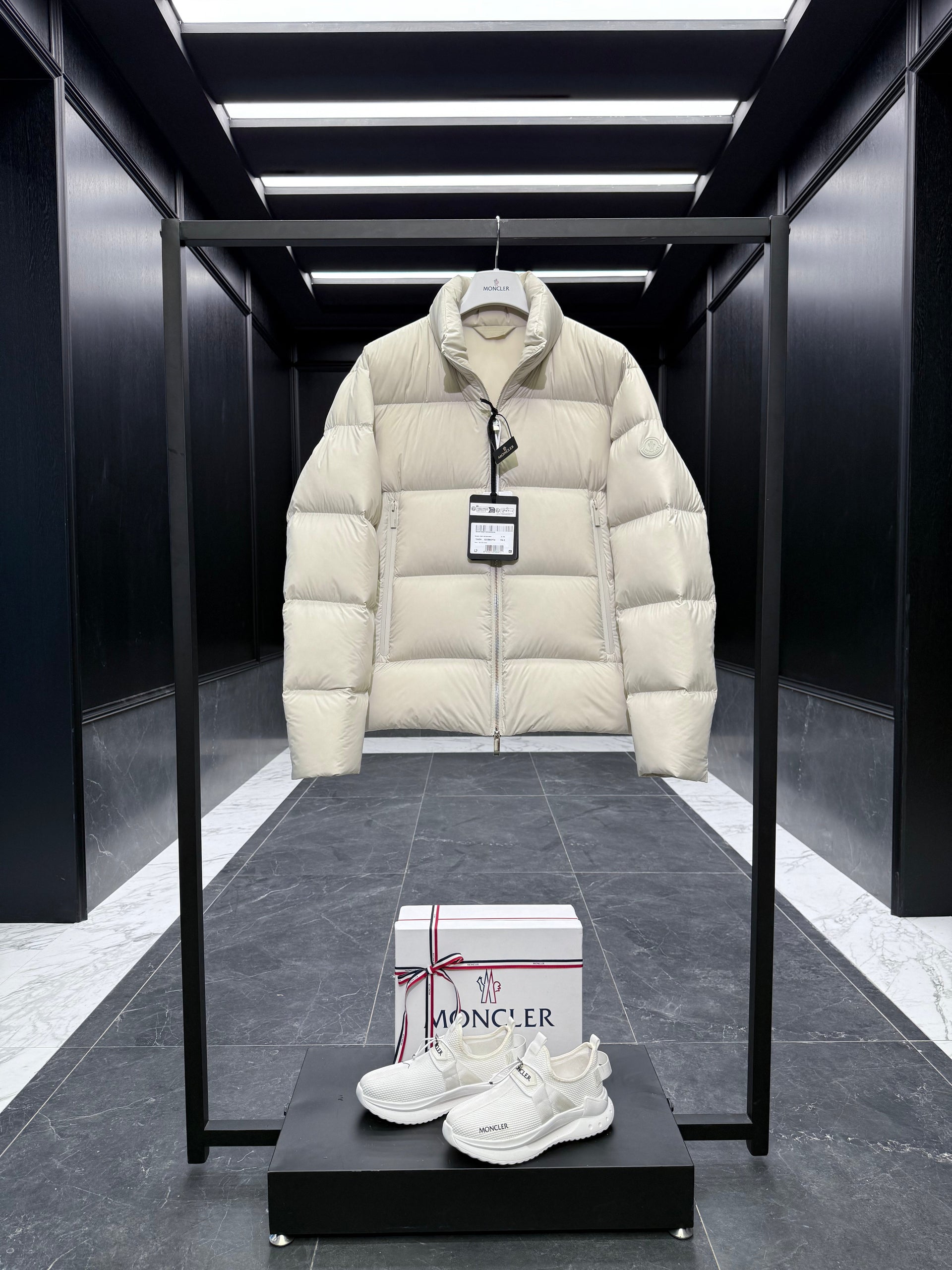 MONC TARN JACKET