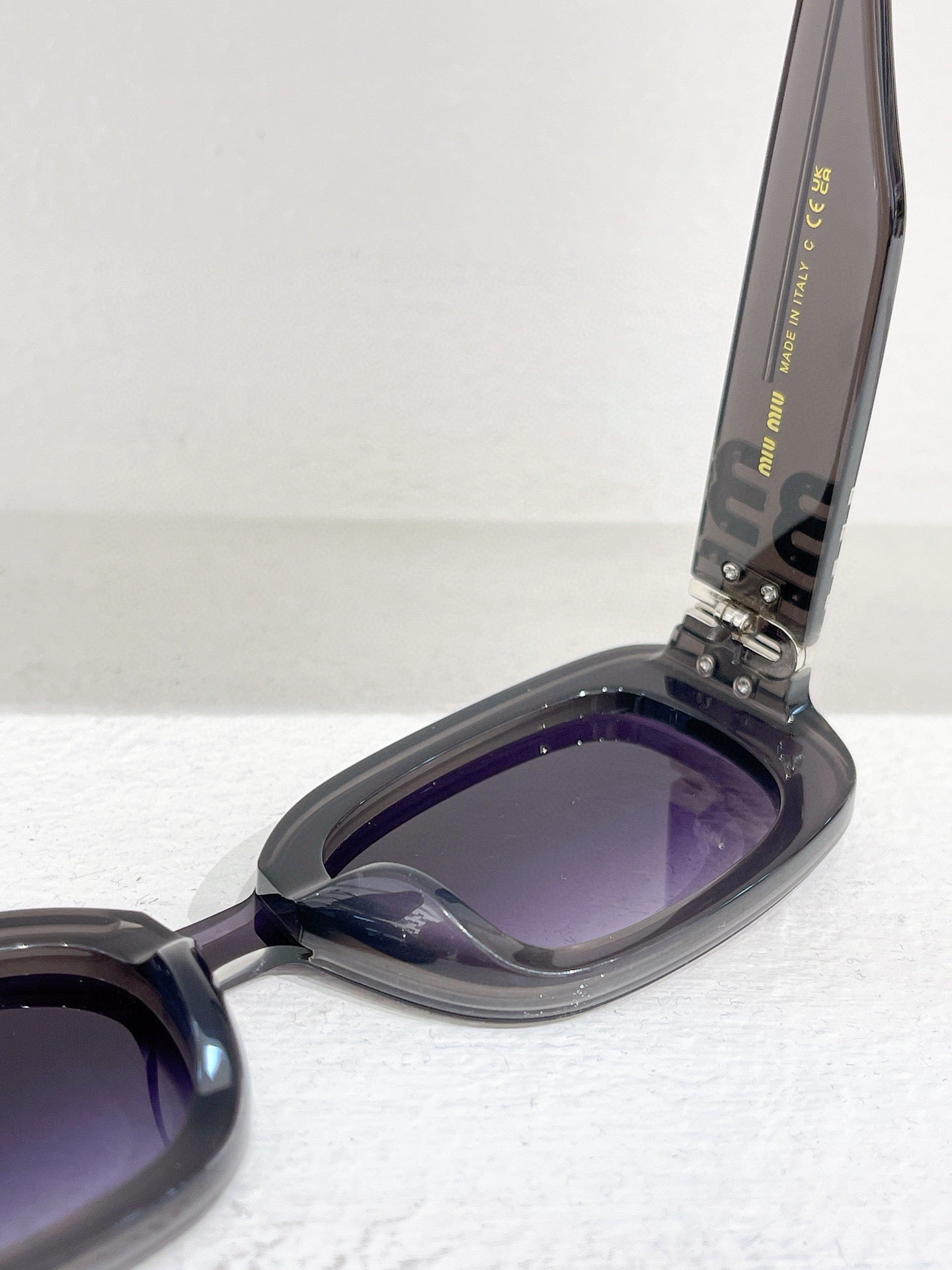 MIU M SUNGLASSES