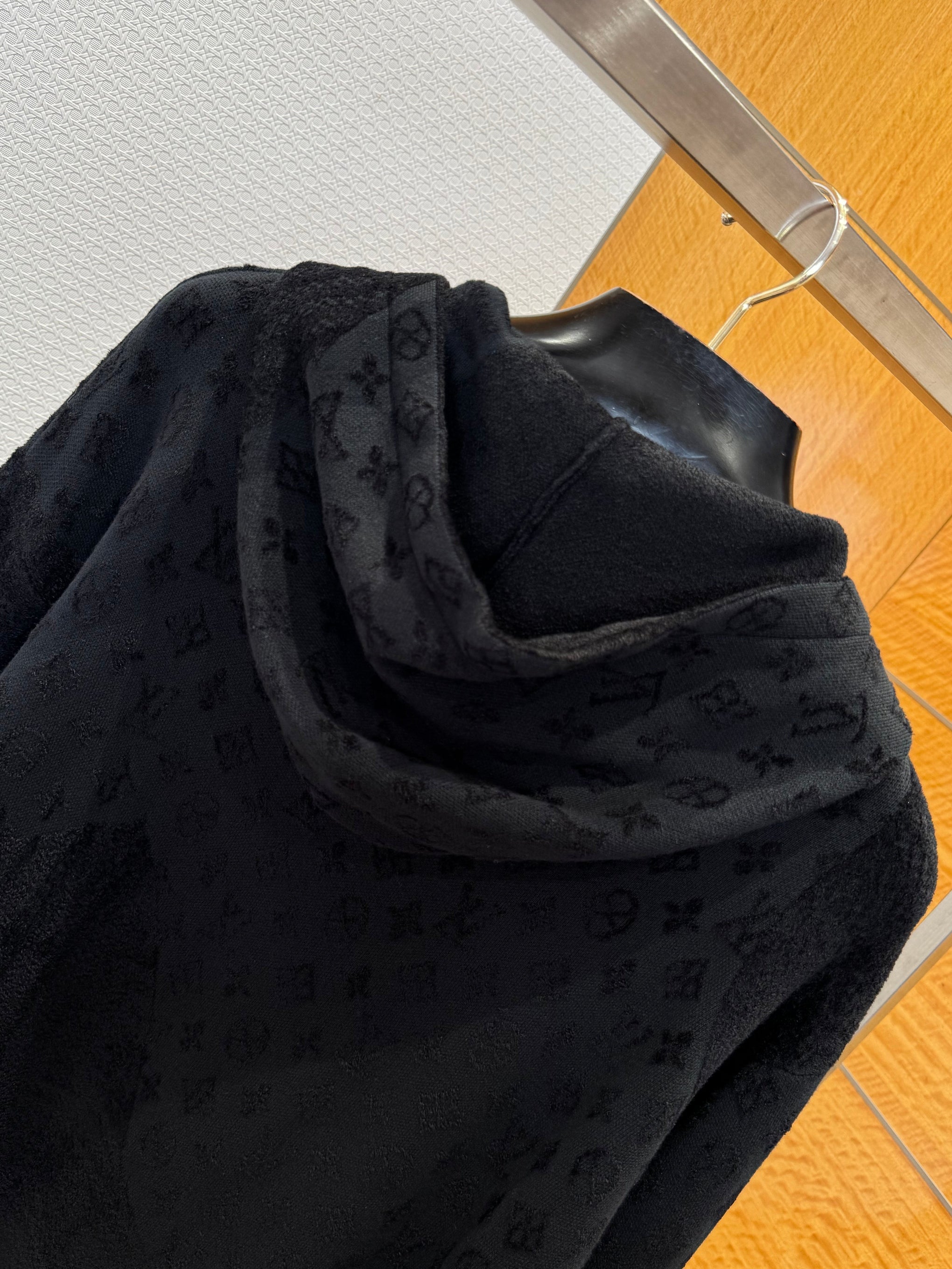 LOU HOODIE