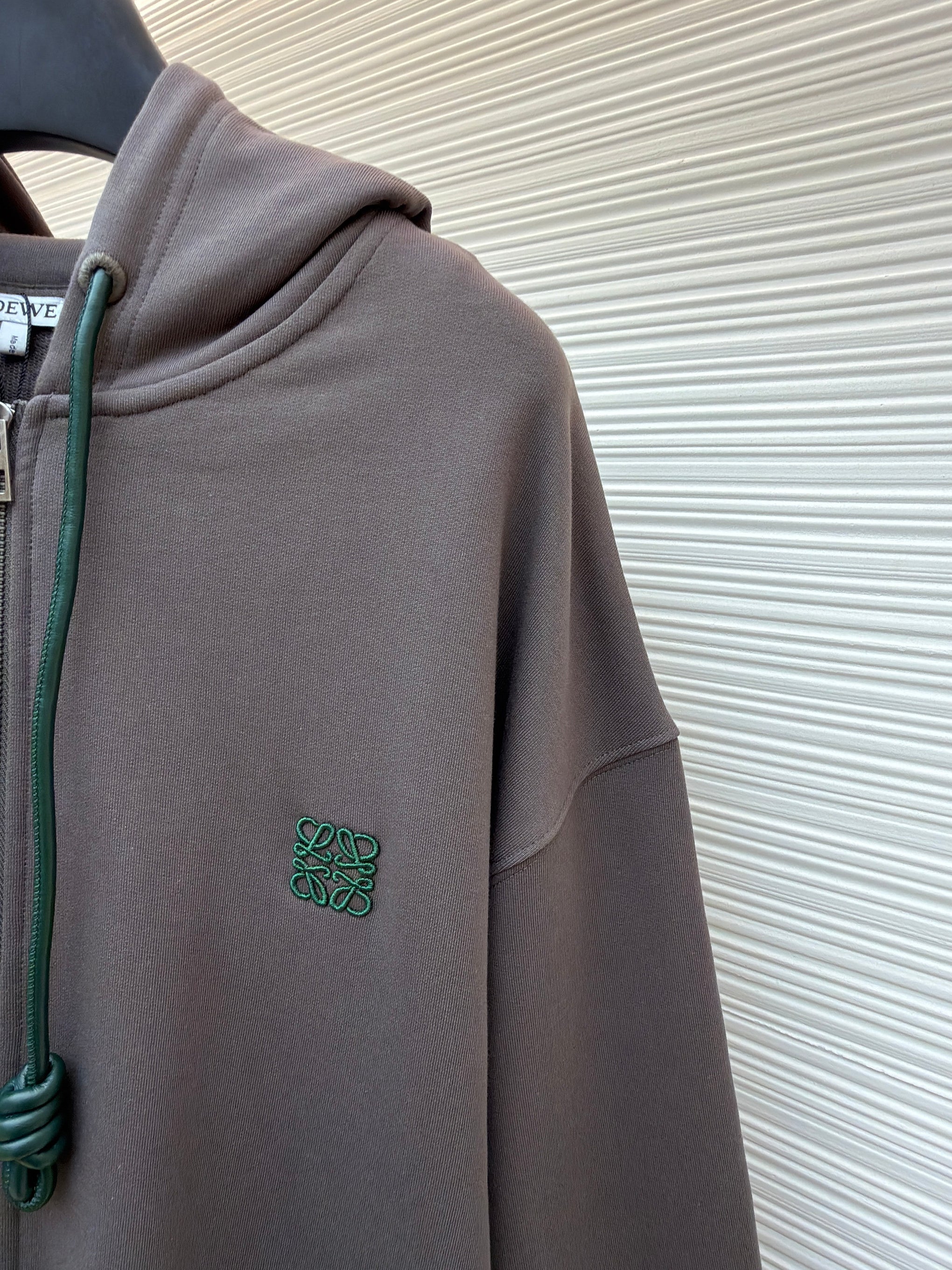 LOEW ZIP HOODIE