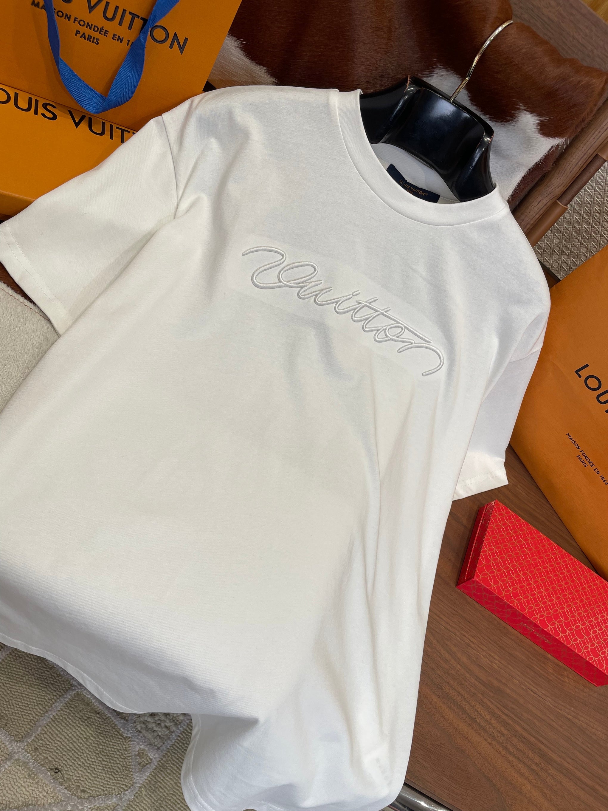 LOU T-SHIRT