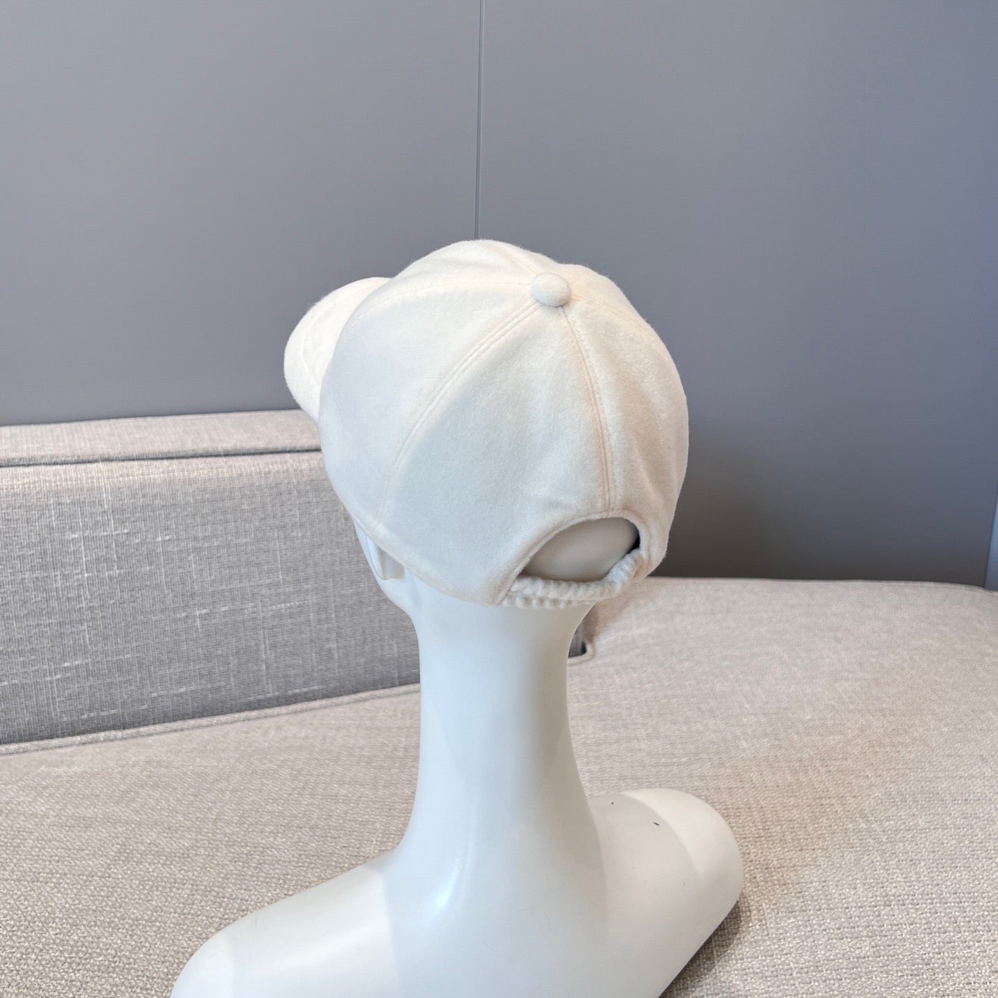 LORO P CASHMERE CAP