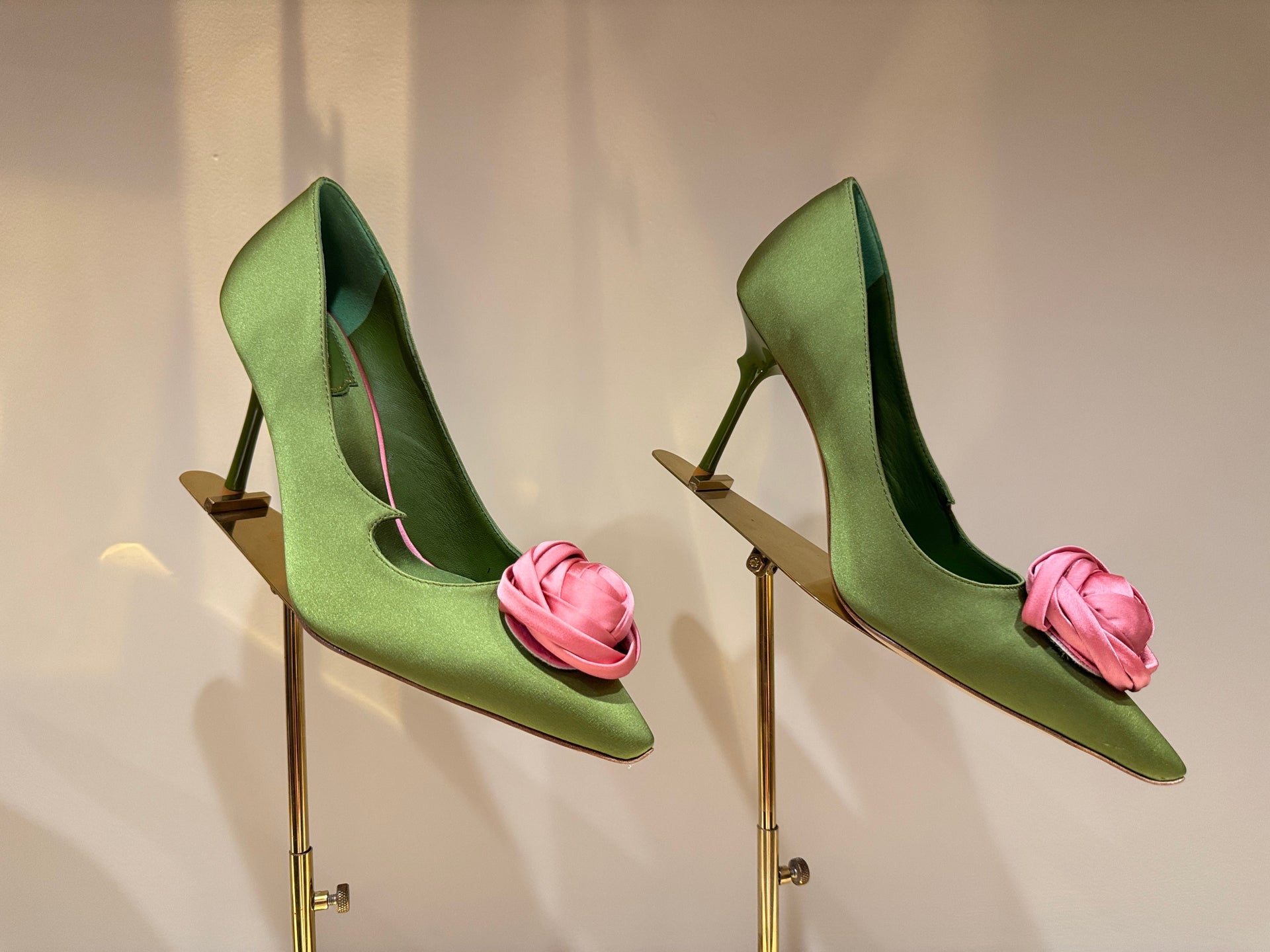 ROGER V HEELS