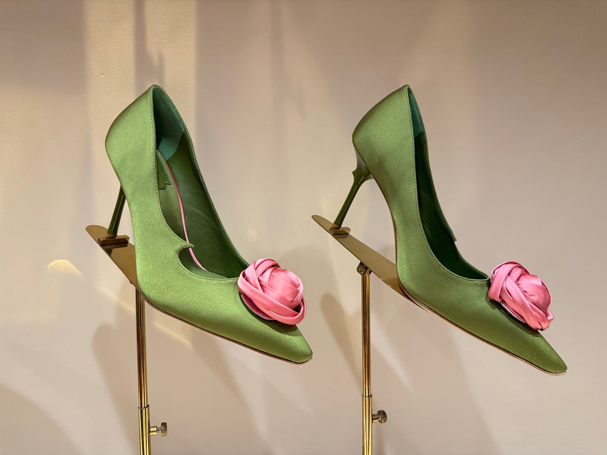 ROGER V HEELS
