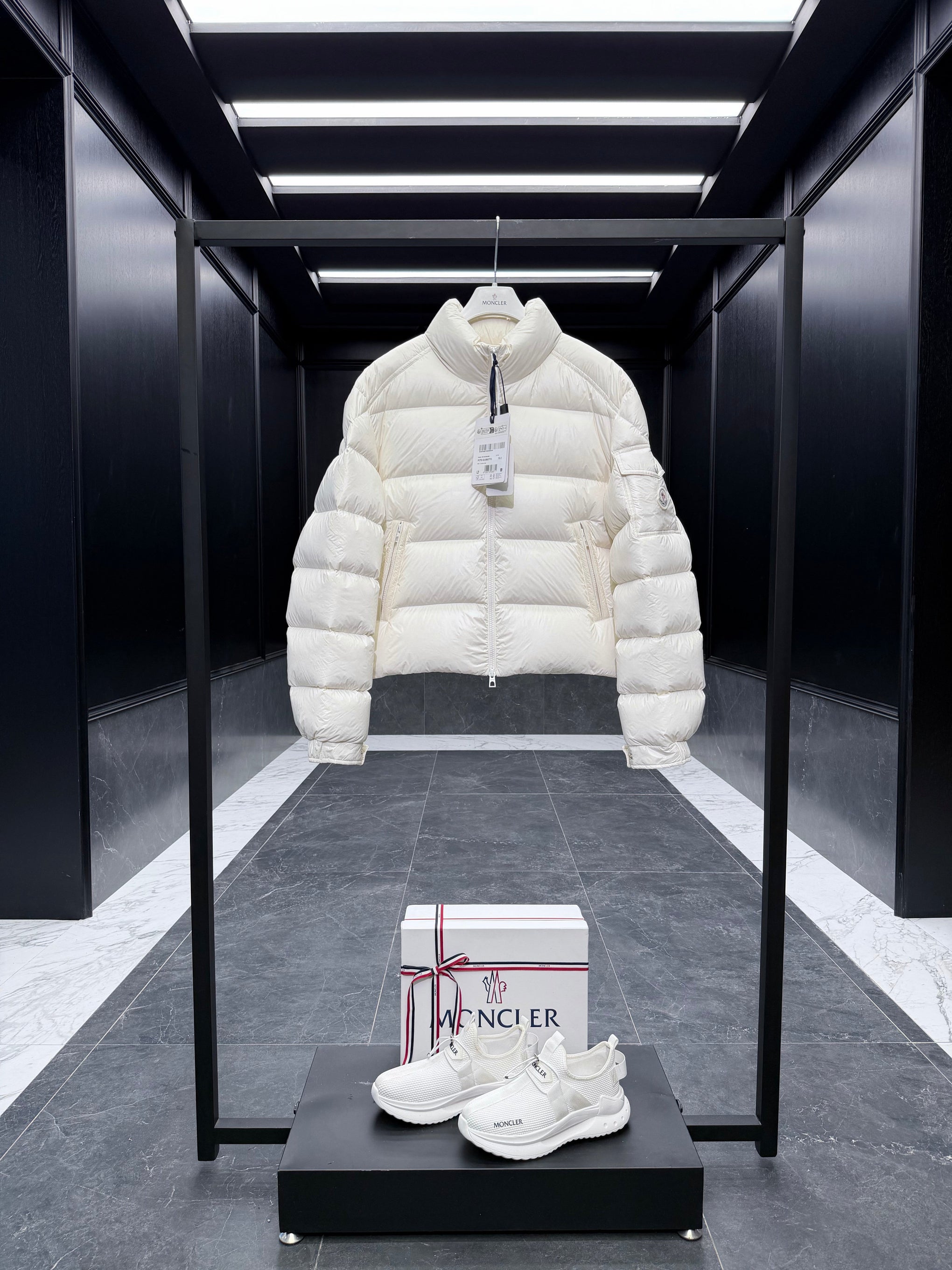 MONC PETRA JACKET