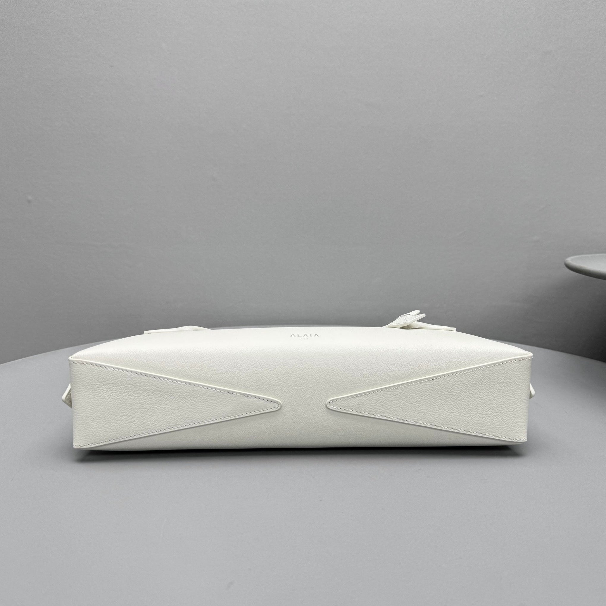 ALAIA LE TECKEL CLUTCH
