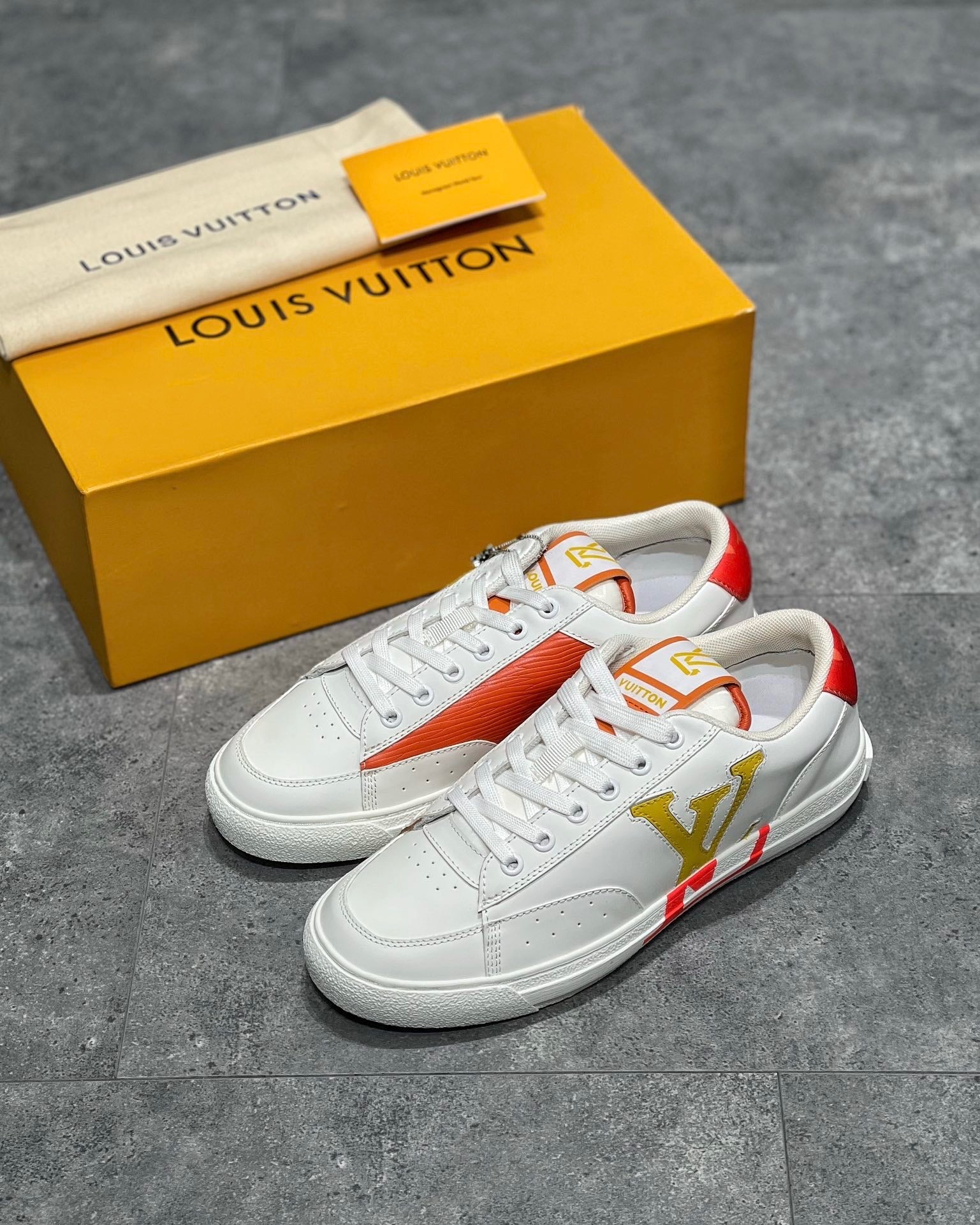 LOU TRAINERS