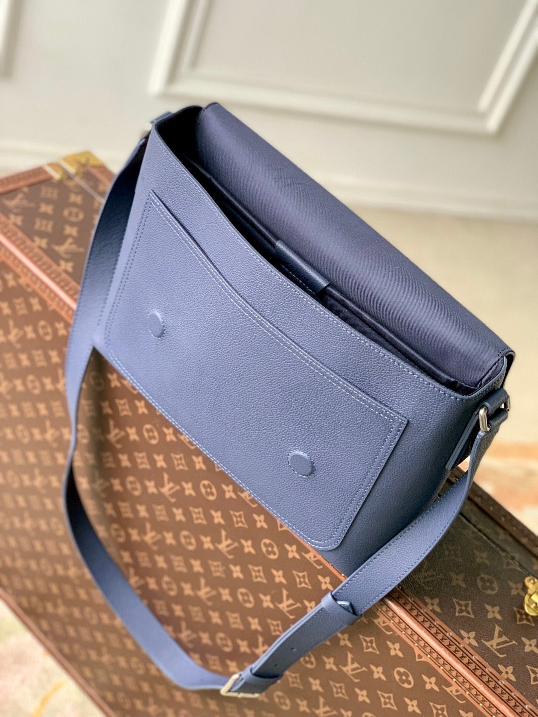 LOU SPEED MESSENGER BAG