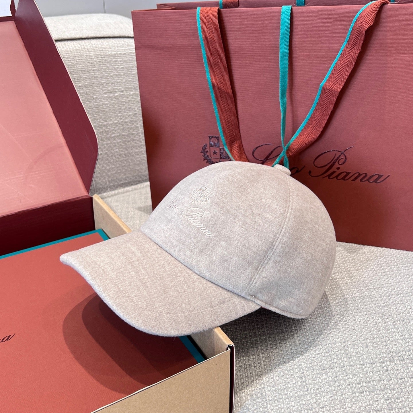 LORO P CASHMERE CAP